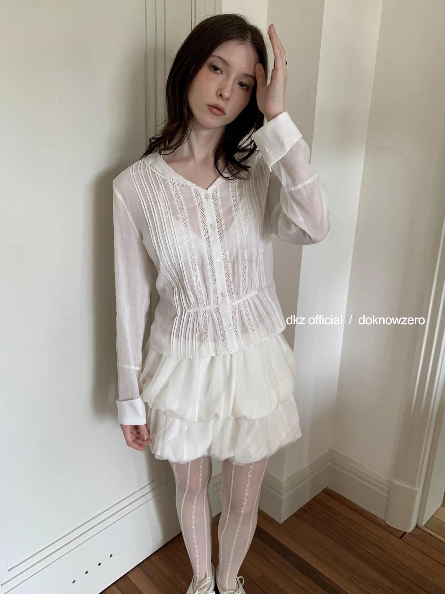 DKZ OFFICIAL White Lace Ruffle Trim Pleated Overshirt