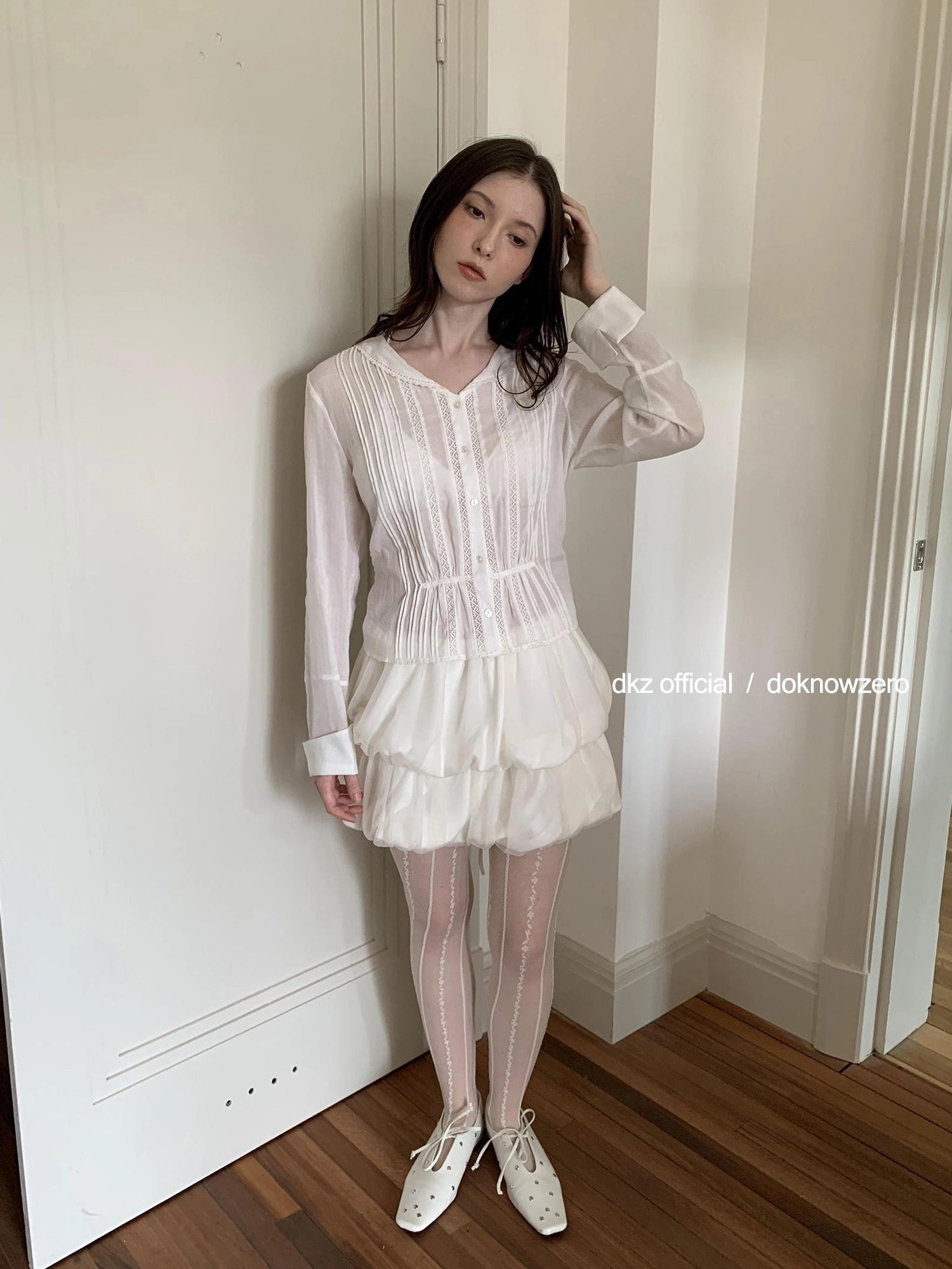 DKZ OFFICIAL White Lace Ruffle Trim Pleated Overshirt