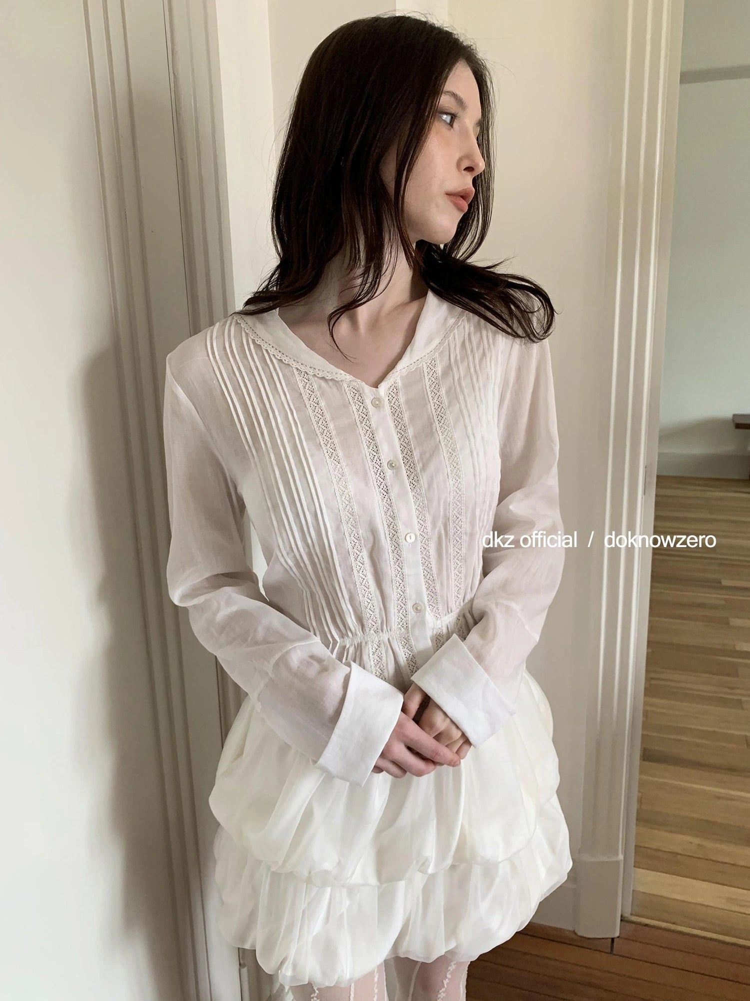 DKZ OFFICIAL White Lace Ruffle Trim Pleated Overshirt