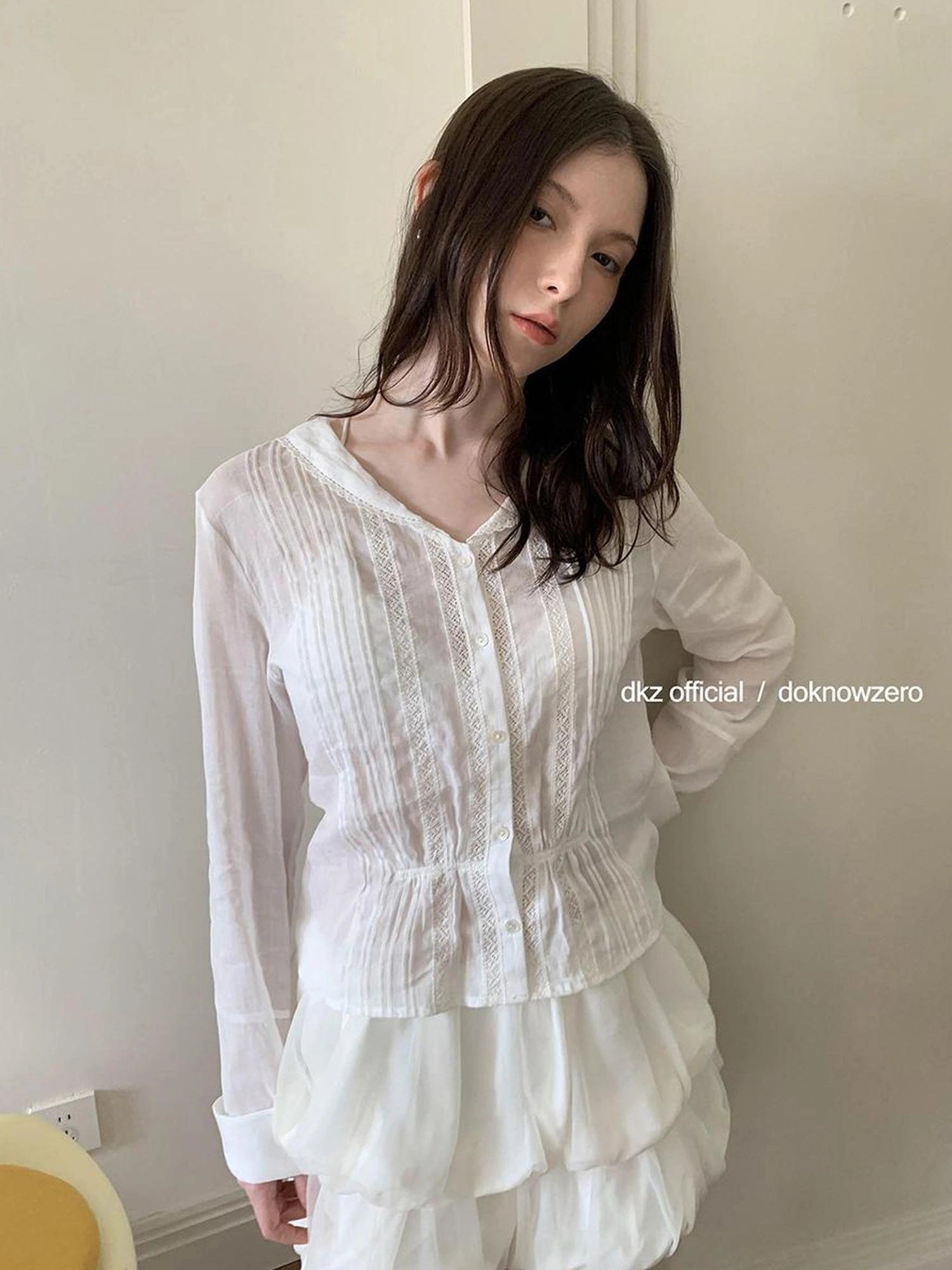 DKZ OFFICIAL White Lace Ruffle Trim Pleated Overshirt