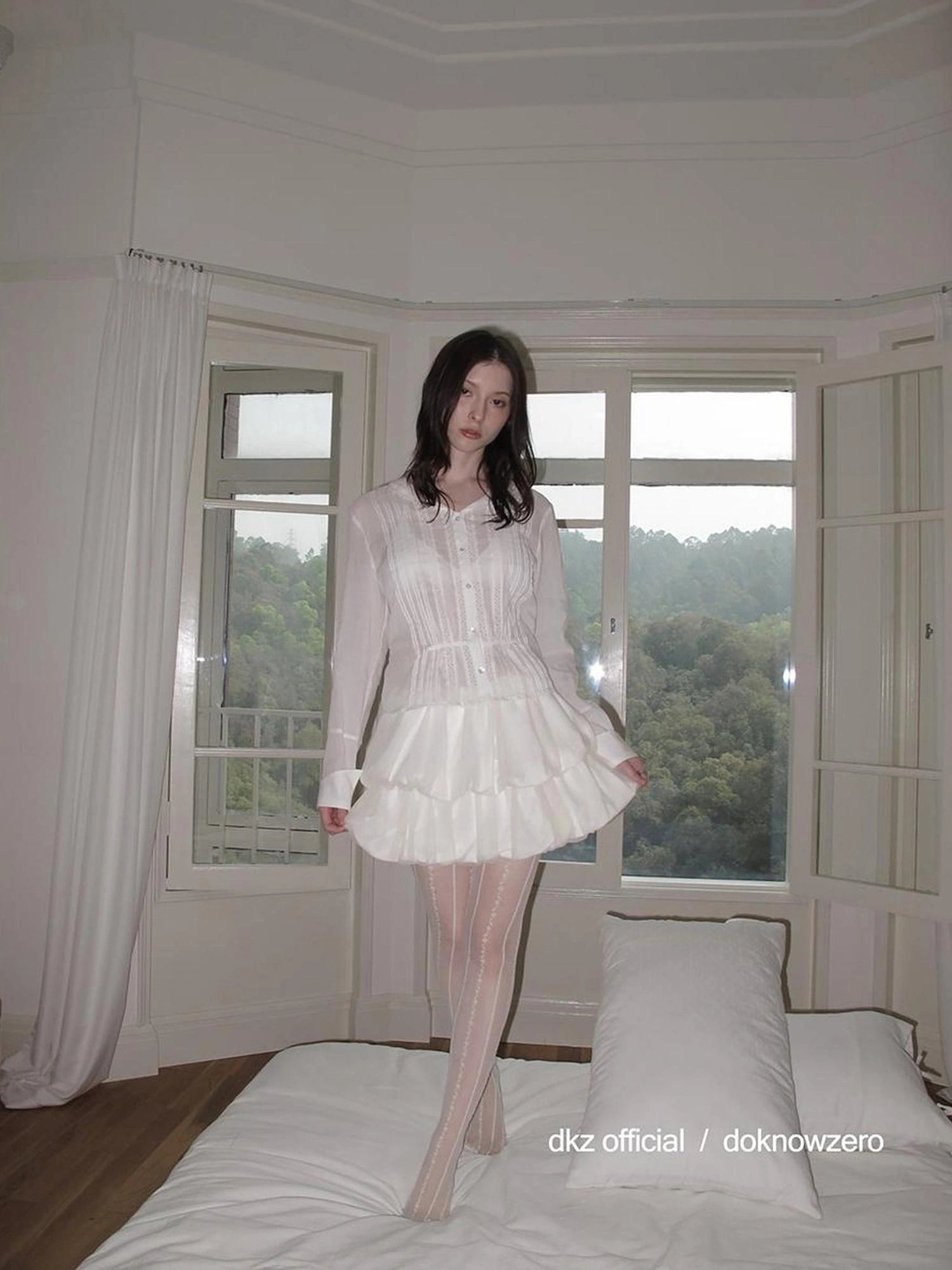 DKZ OFFICIAL White Lace Ruffle Trim Pleated Overshirt