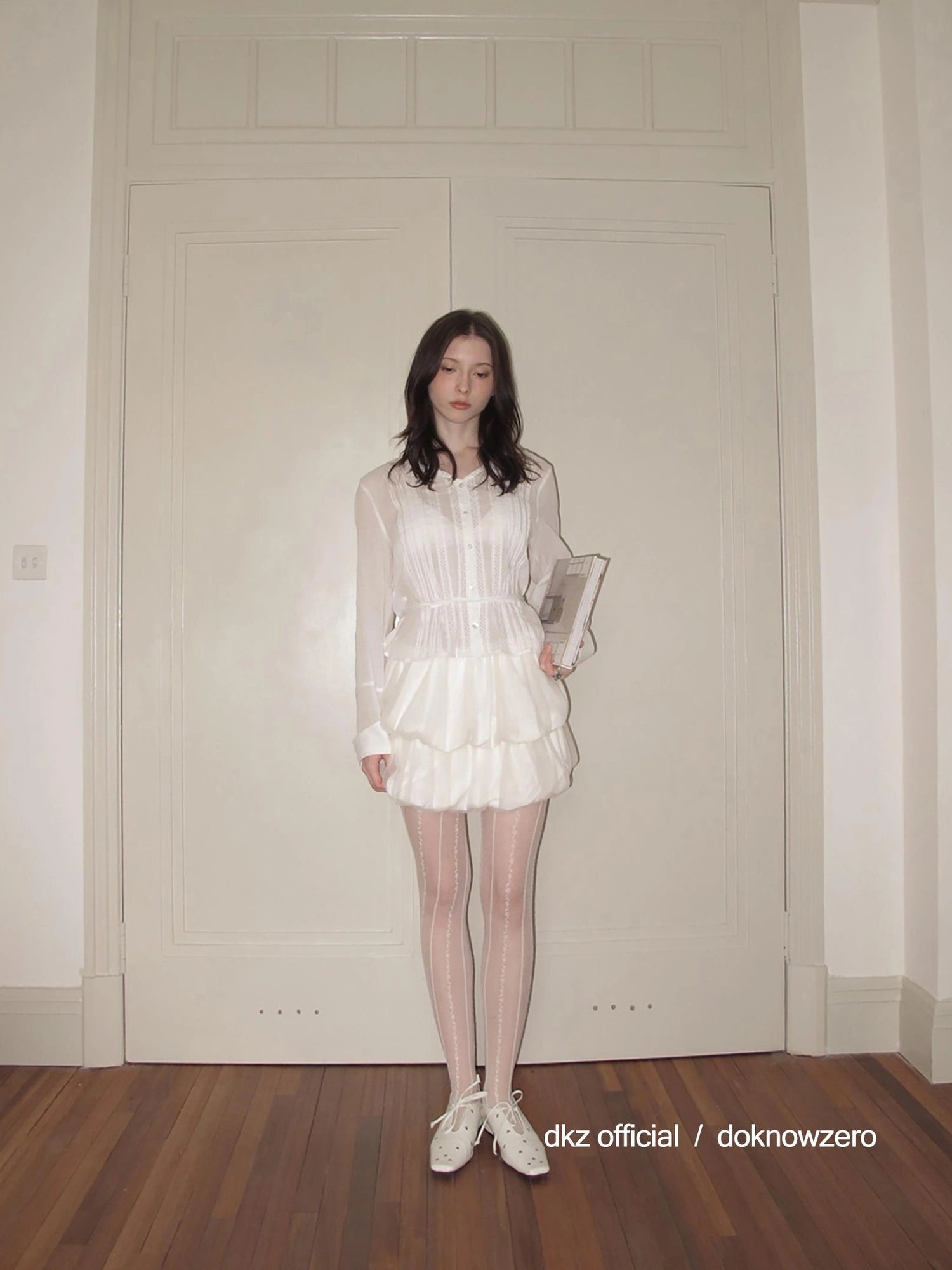 DKZ OFFICIAL White Lace Ruffle Trim Pleated Overshirt