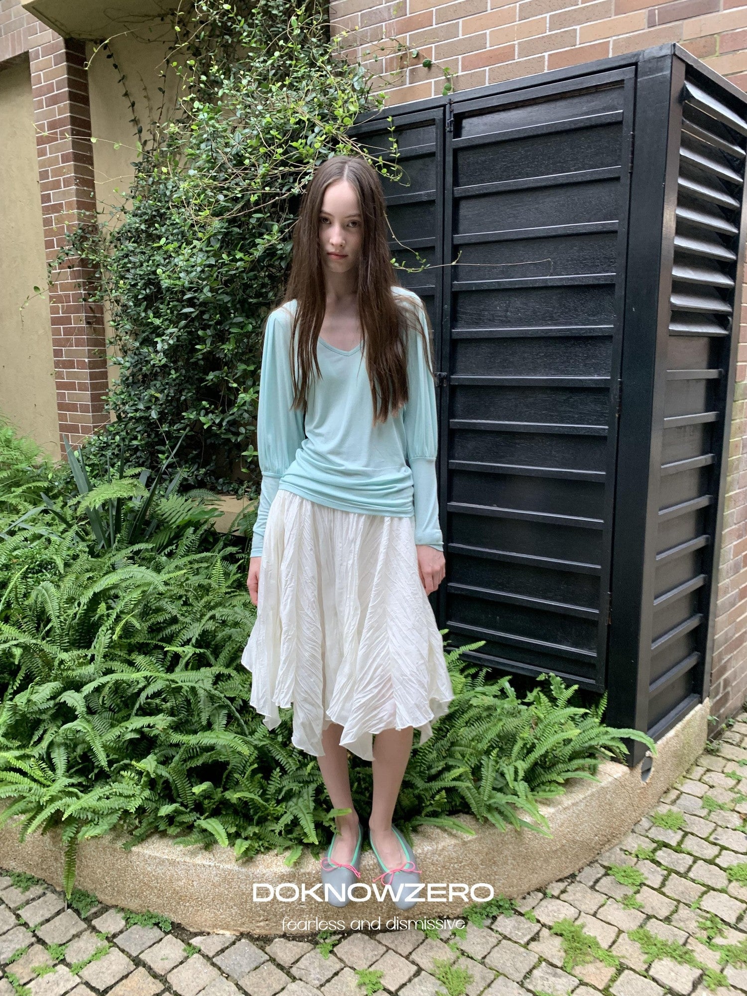 DKZ OFFICIAL White Pleated Irregular Hem Mid Waist Loose Women&