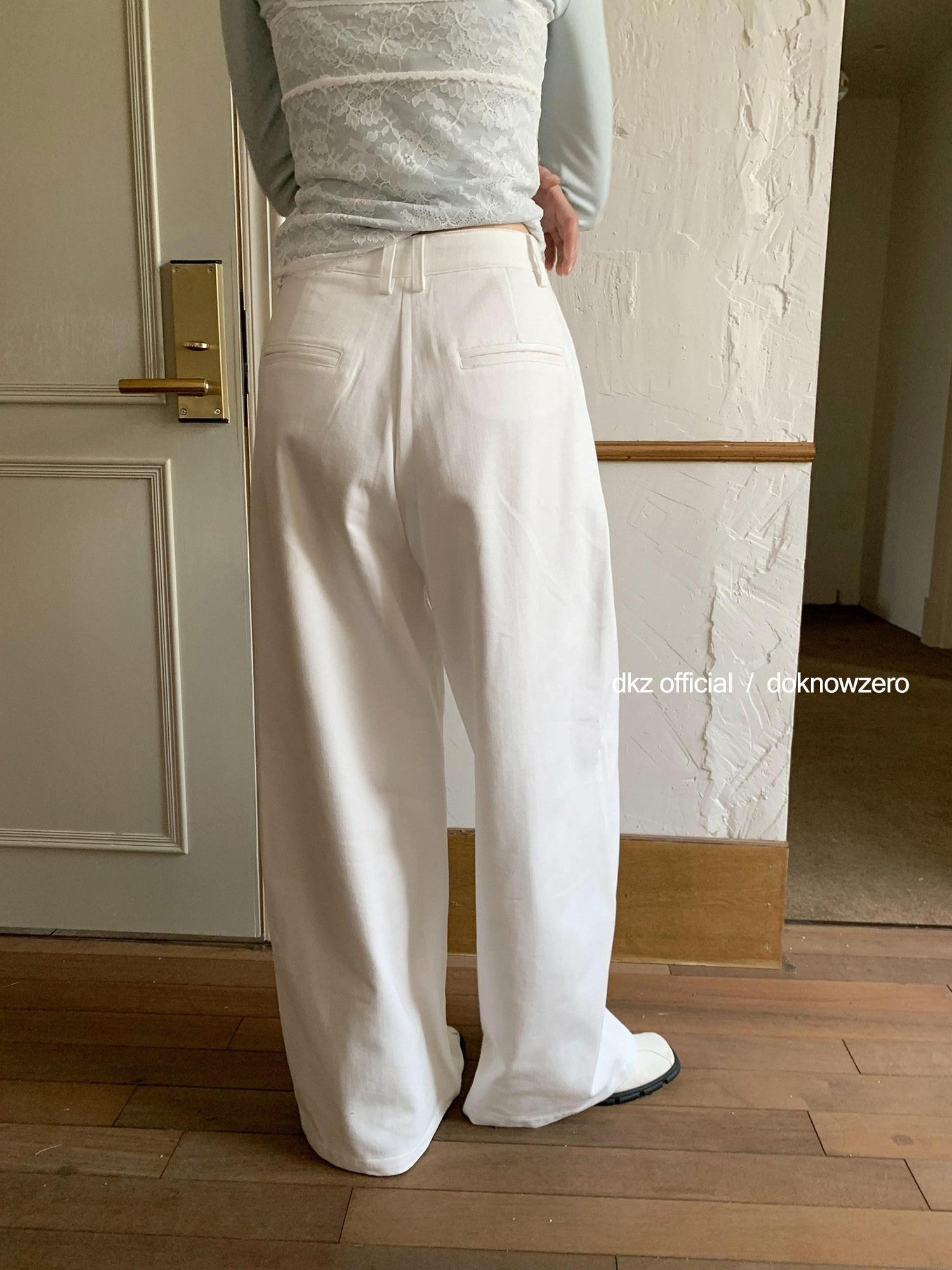 DKZ OFFICIAL White Pocket Draped Minimalist Women&