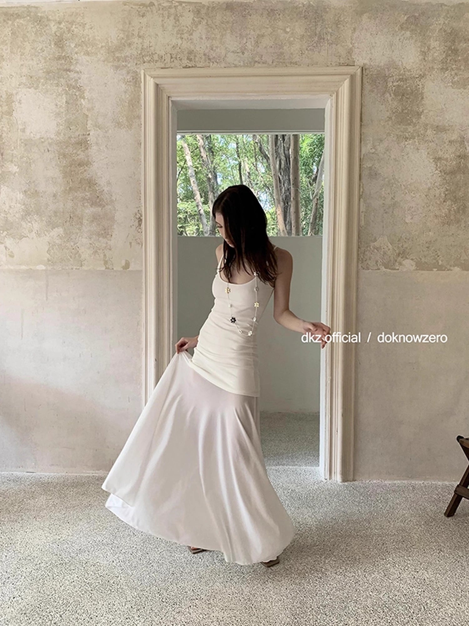 DKZ_OFFICIAL_White_Sleeveless_Knitted_Slip_Dress_With_Contrast_Panels_MISSTT