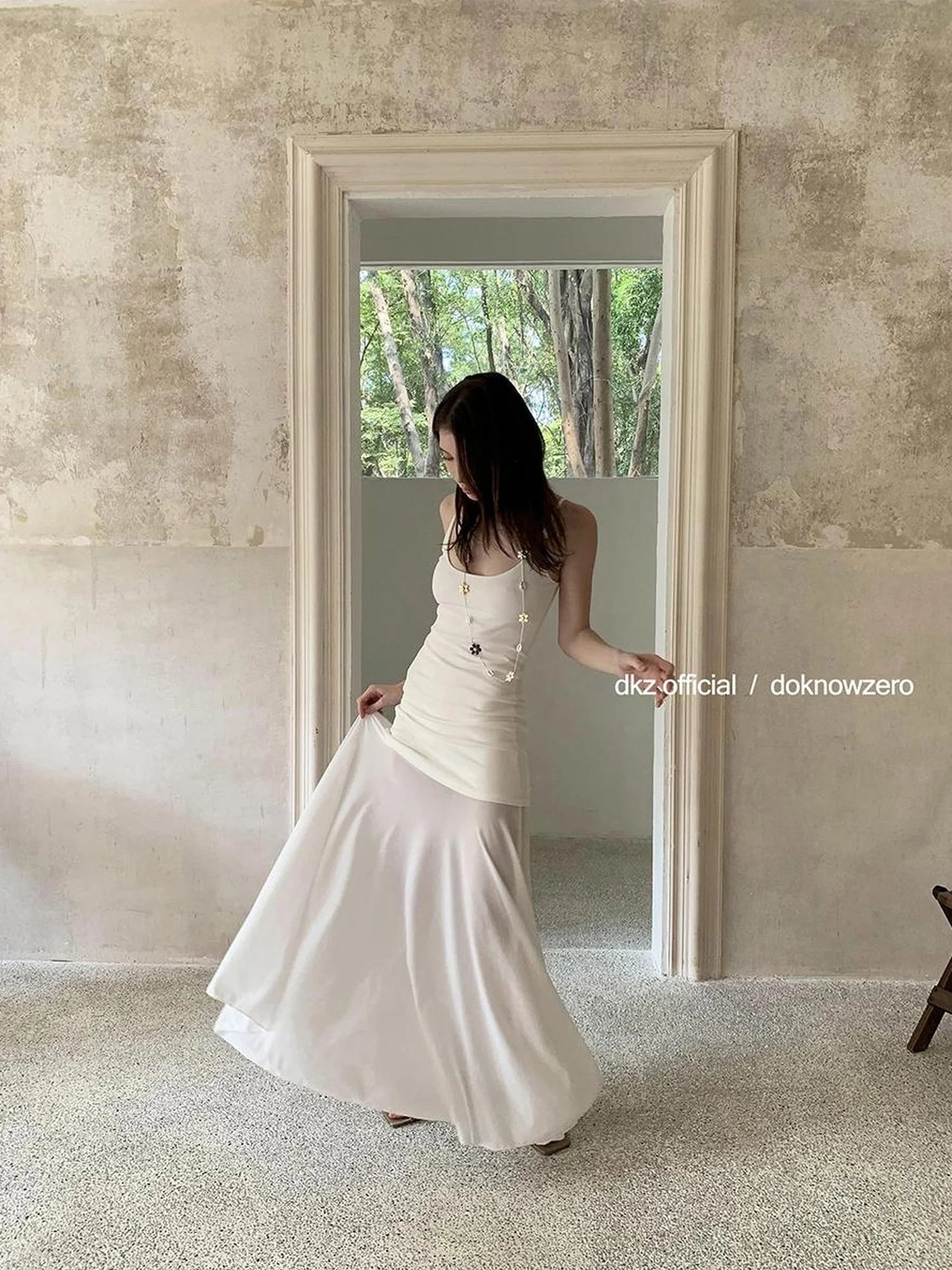 DKZ OFFICIAL White Sleeveless Knitted Slip Dress With Contrast Panels