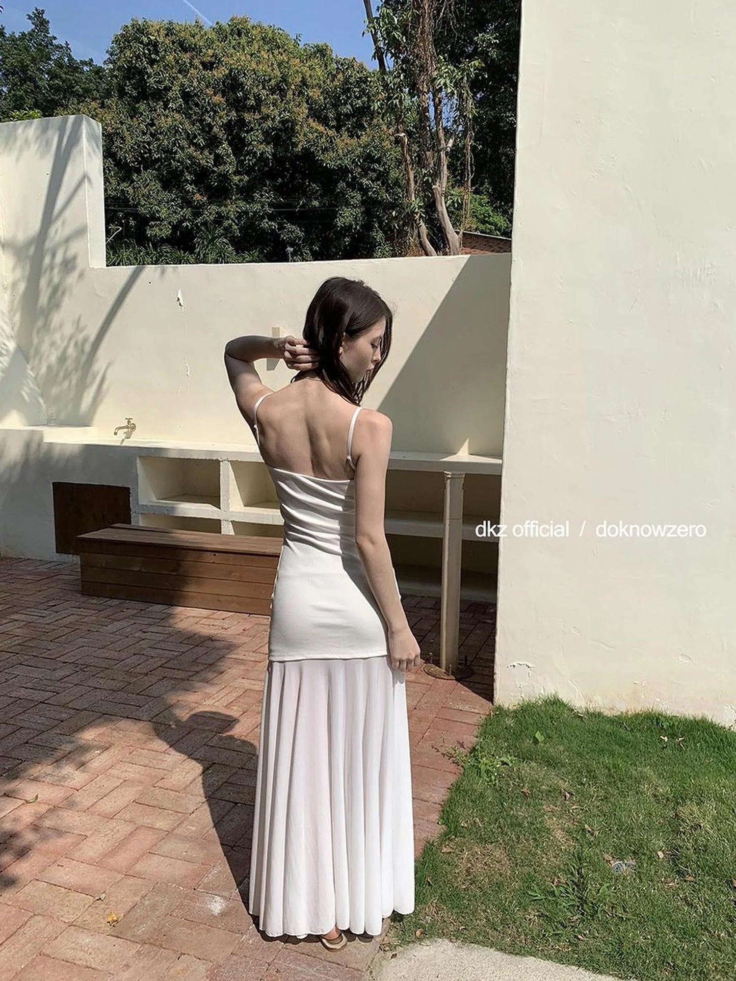 DKZ OFFICIAL White Sleeveless Knitted Slip Dress With Contrast Panels