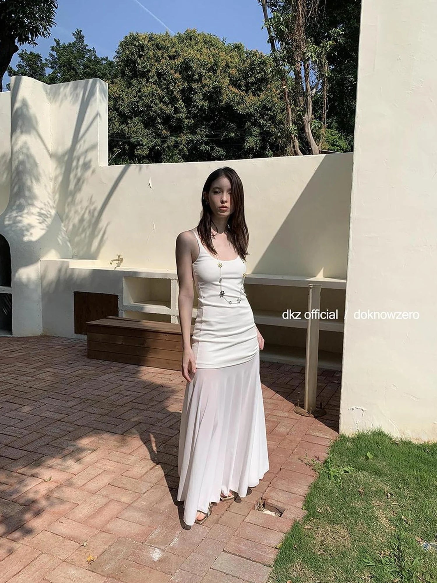 DKZ OFFICIAL White Sleeveless Knitted Slip Dress With Contrast Panels