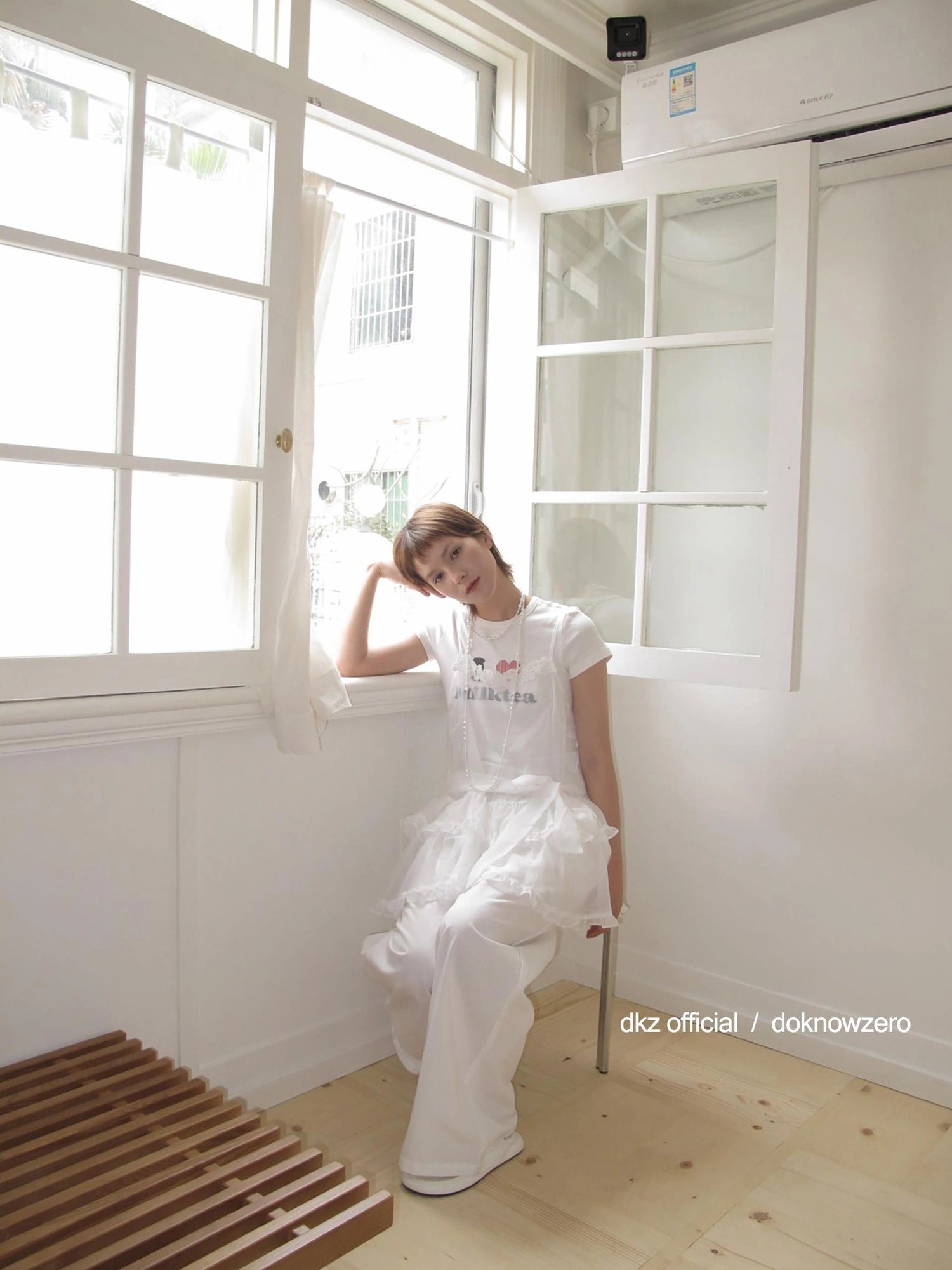 DKZ OFFICIAL White Strappy Ruffle Hem Midi Dress