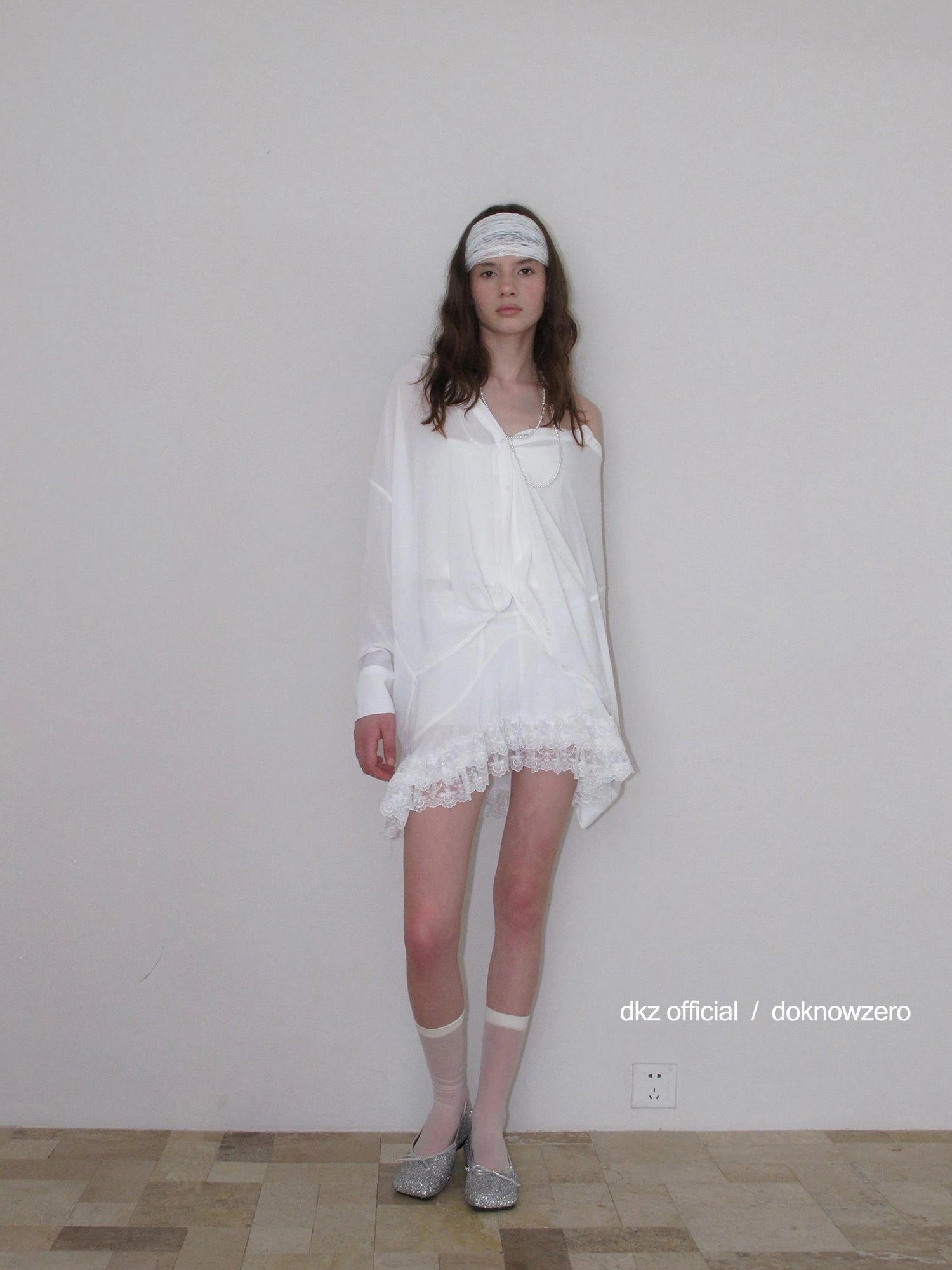 DKZ OFFICIAL White Twist Hem Sheer Shirt And Lace Trim Skirt Set