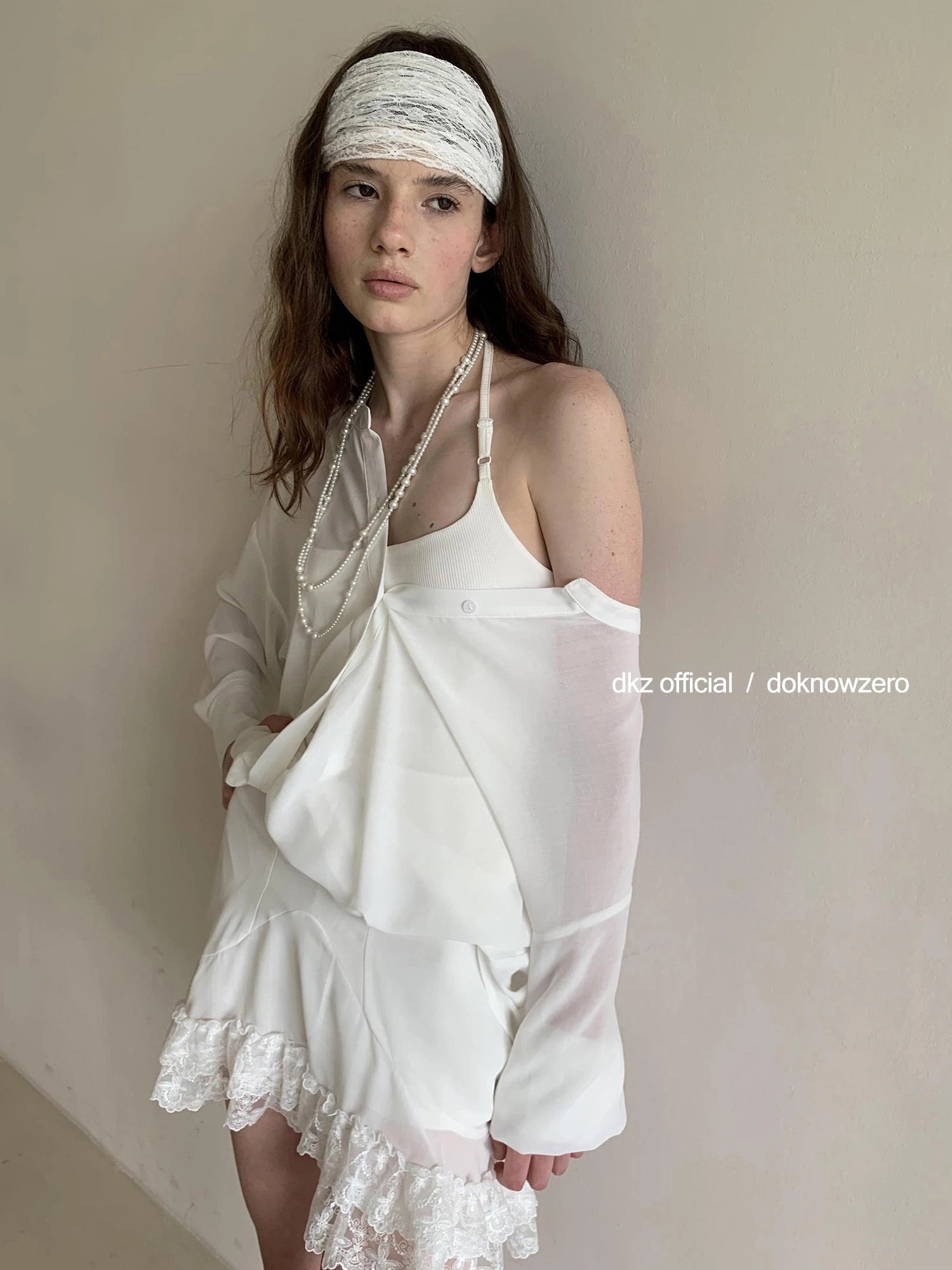 DKZ OFFICIAL White Twist Hem Sheer Shirt And Lace Trim Skirt Set