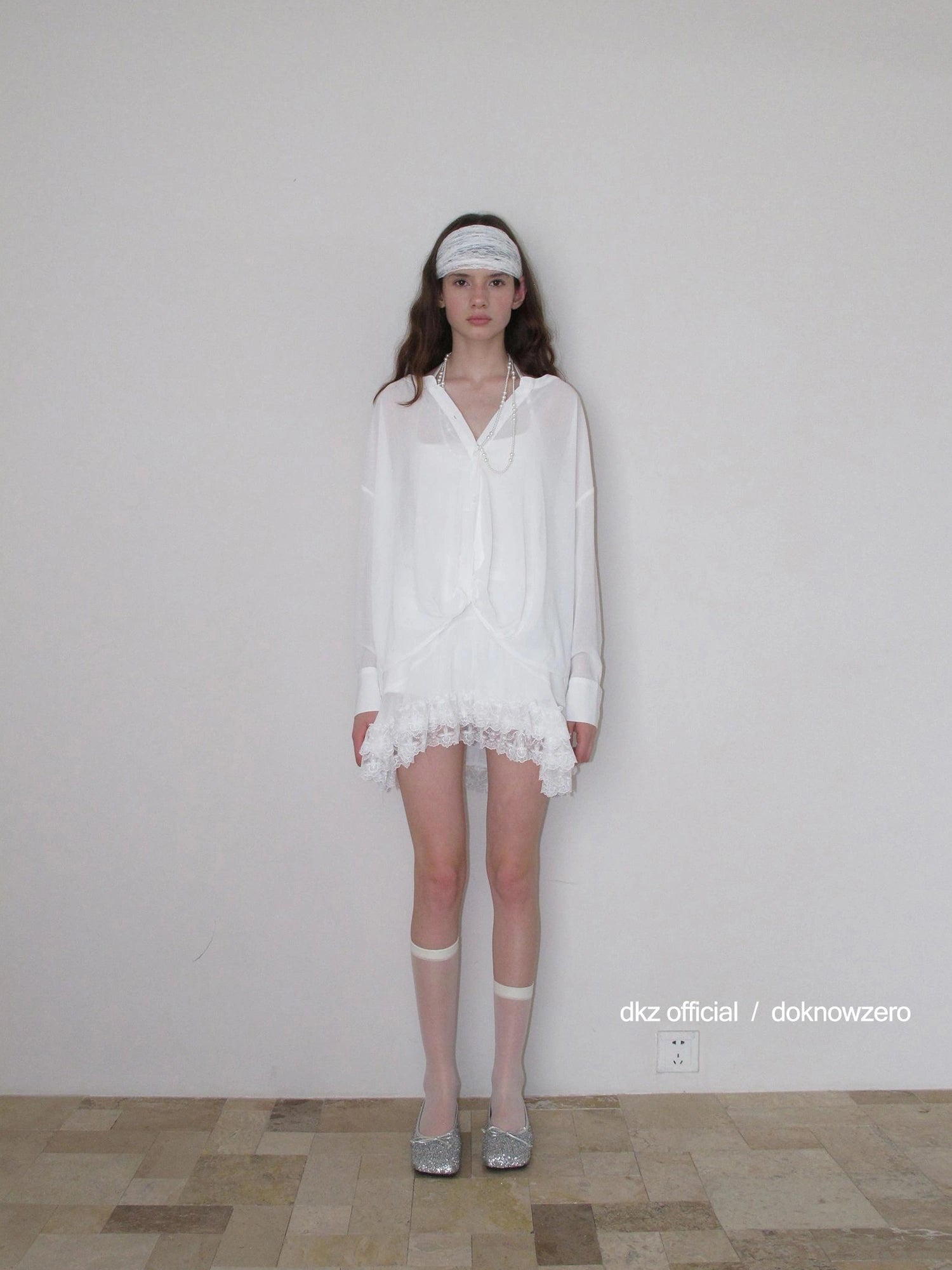 DKZ OFFICIAL White Twist Hem Sheer Shirt And Lace Trim Skirt Set