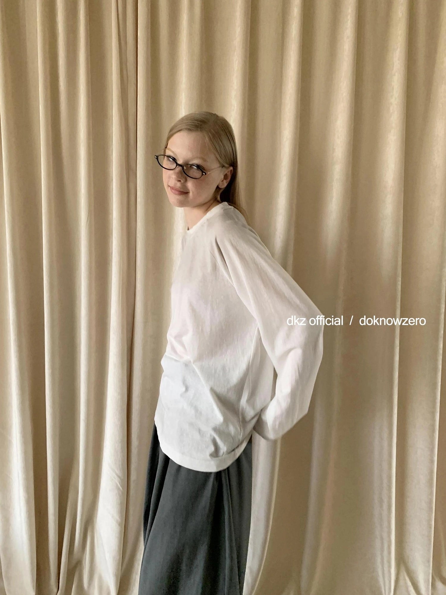 DKZ OFFICIAL White Washed Long Sleeve T-shirt For Women Loose Fit