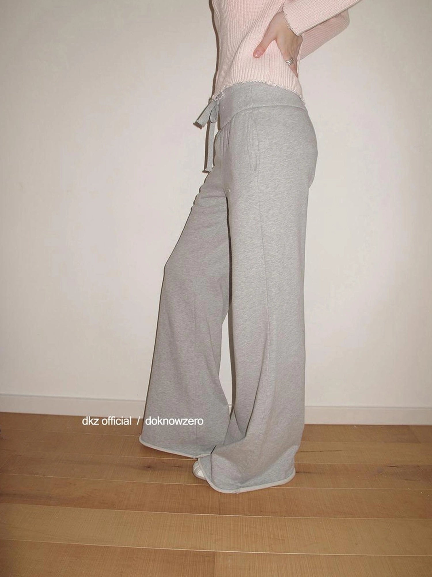 DKZ OFFICIAL Wide Waist Relaxed Flared Sweatpants