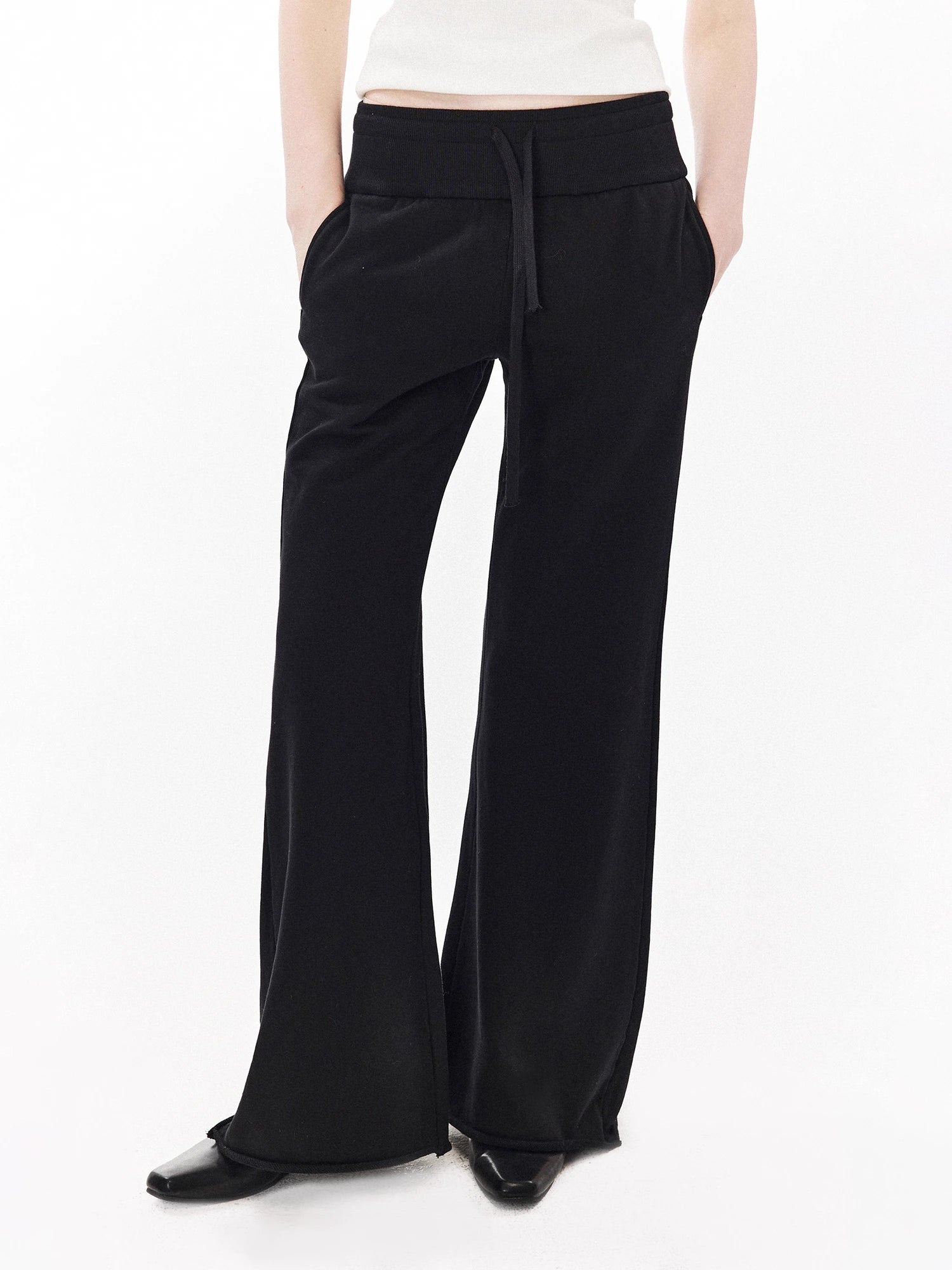 DKZ_OFFICIAL_Wide_Waist_Relaxed_Flared_Sweatpants_MISSTT