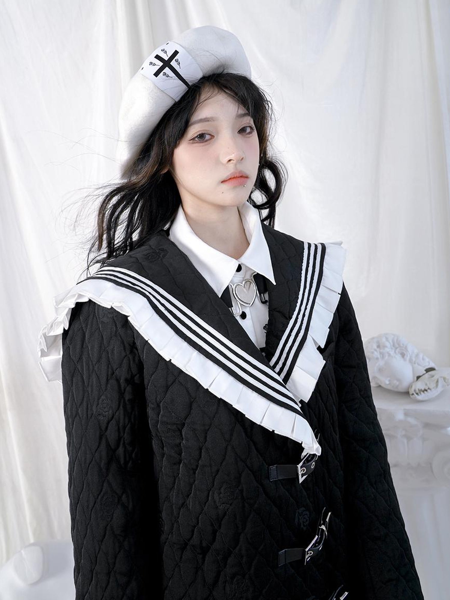 Daytoday Cross Rose Jacquard Black White Beret