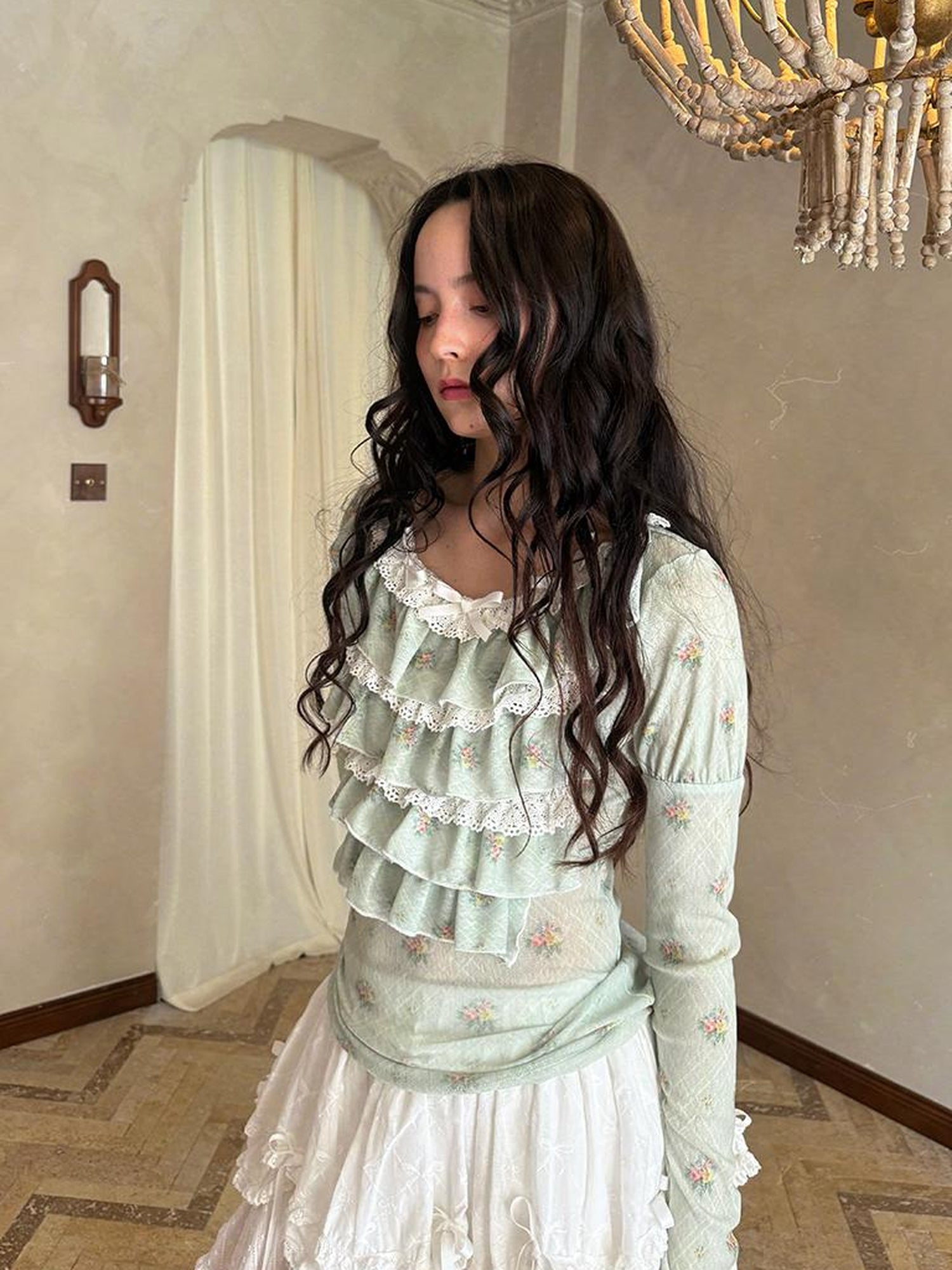 Daytoday Fairy Tale Lace Trim Stretch Top Long Sleeve Sun Protection Layering V-neck T-shirt