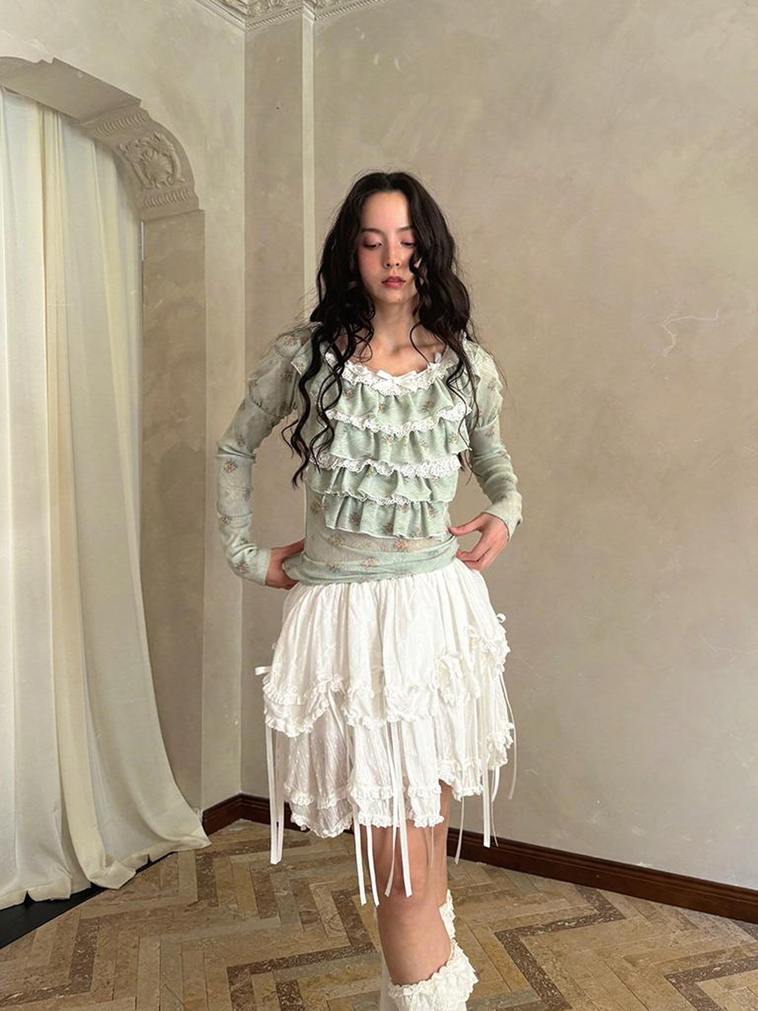 Daytoday Fairy Tale Lace Trim Stretch Top Long Sleeve Sun Protection Layering V-neck T-shirt