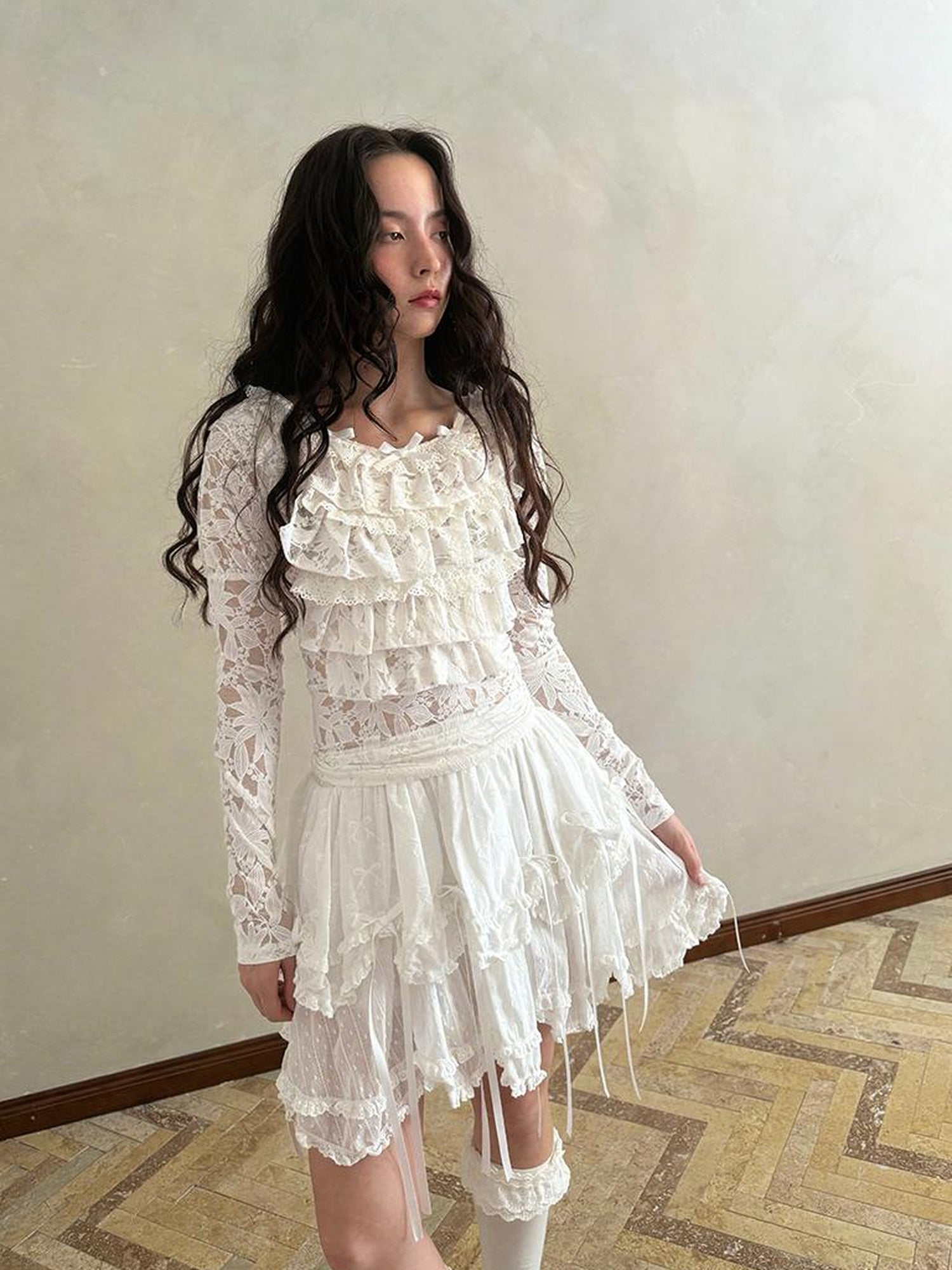 Daytoday Fairy Tale Lace Trim Stretch Top Long Sleeve Sun Protection Layering V-neck T-shirt