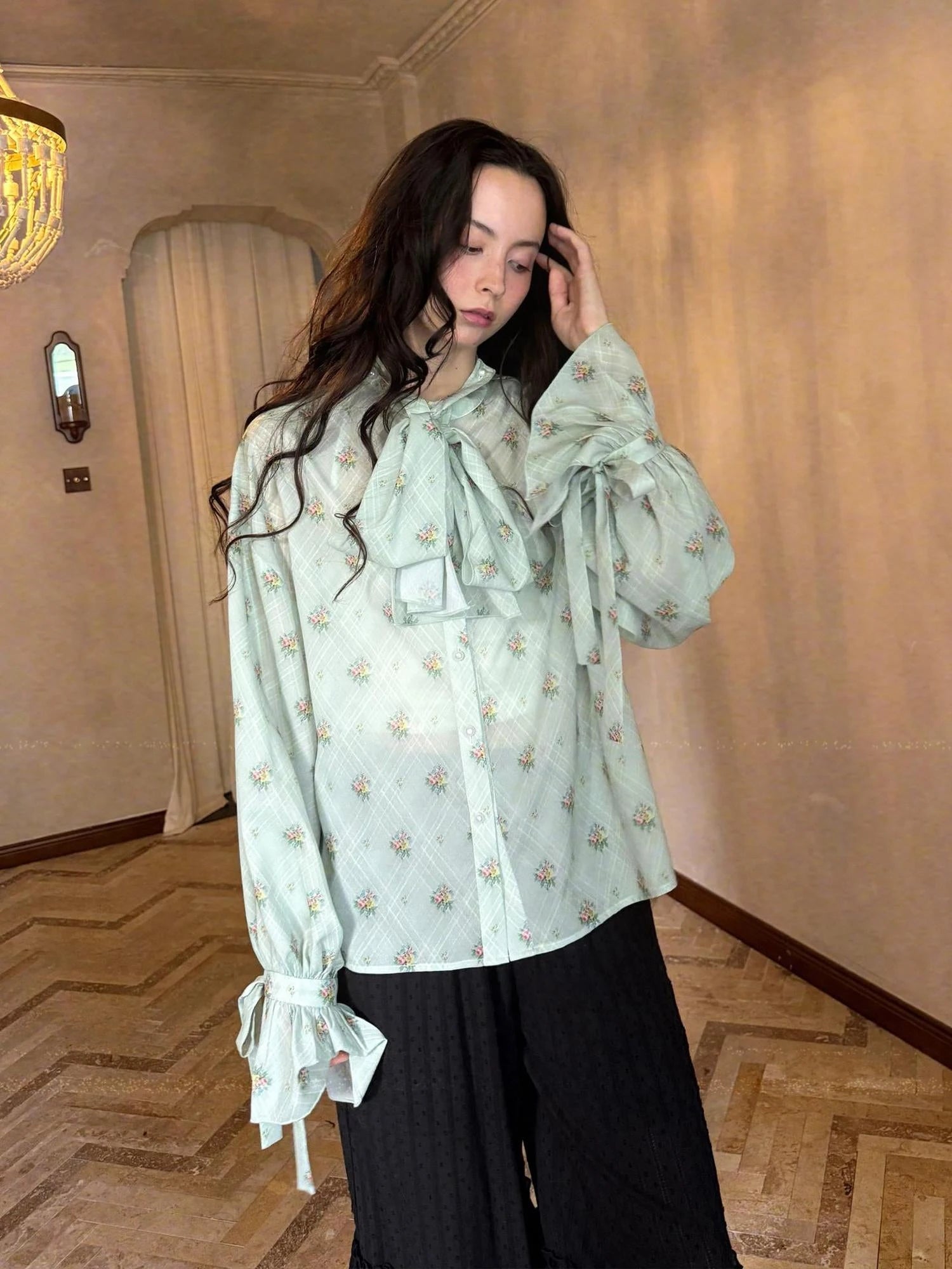 Vintage Bow Print Puff Sleeve Blouse