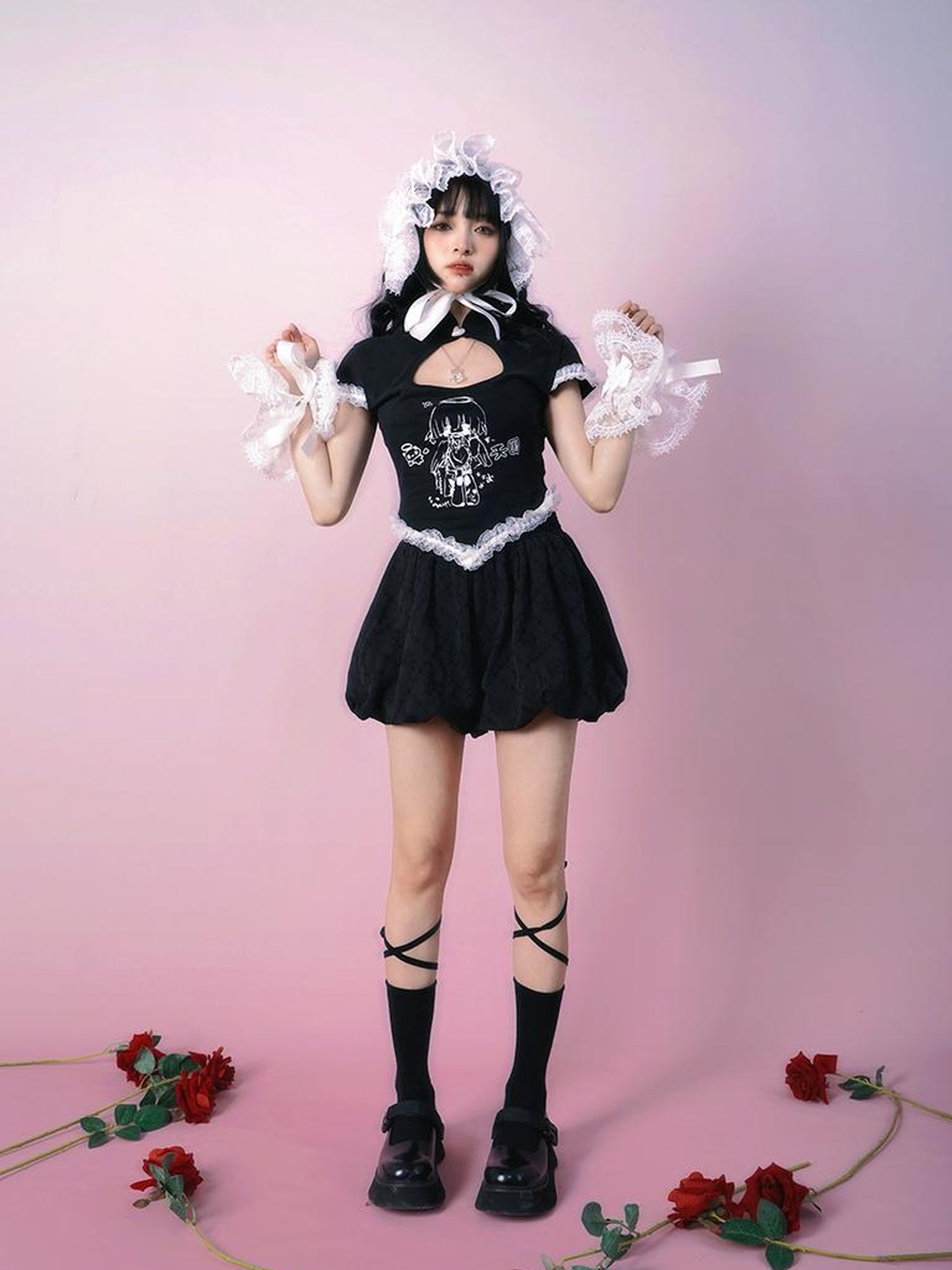 Daytoday Vintage Floral Print Hollow Heart Qipio Tee