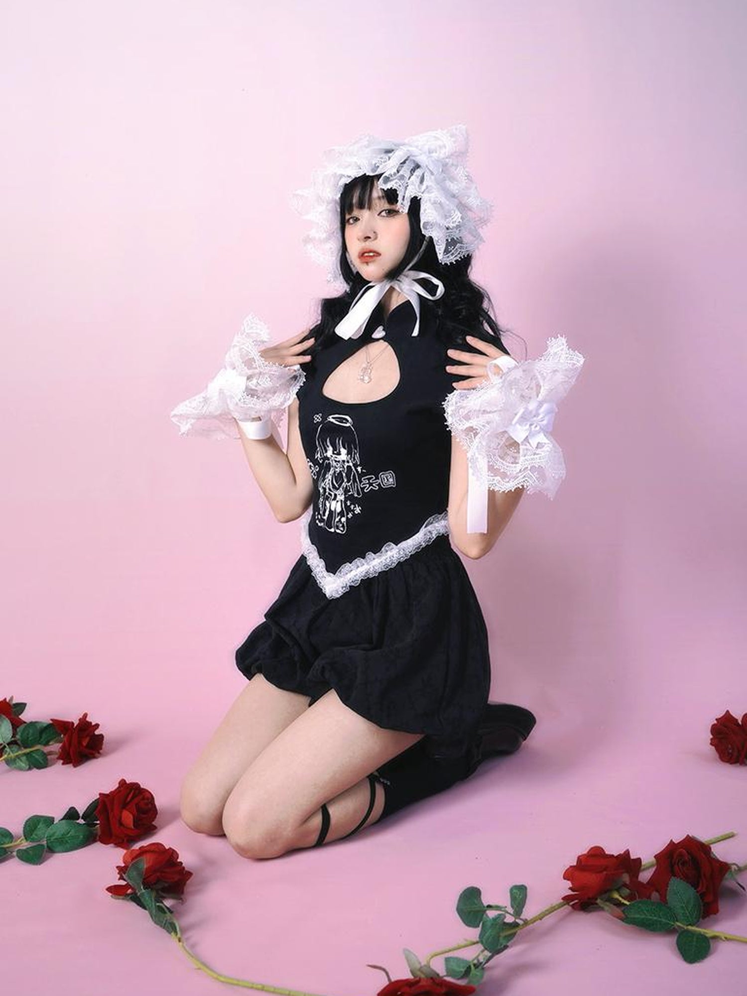 Daytoday Vintage Floral Print Hollow Heart Qipio Tee