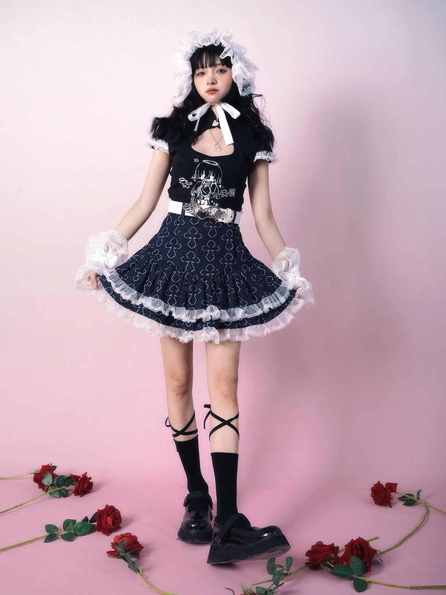 Daytoday Vintage Floral Print Hollow Heart Qipio Tee