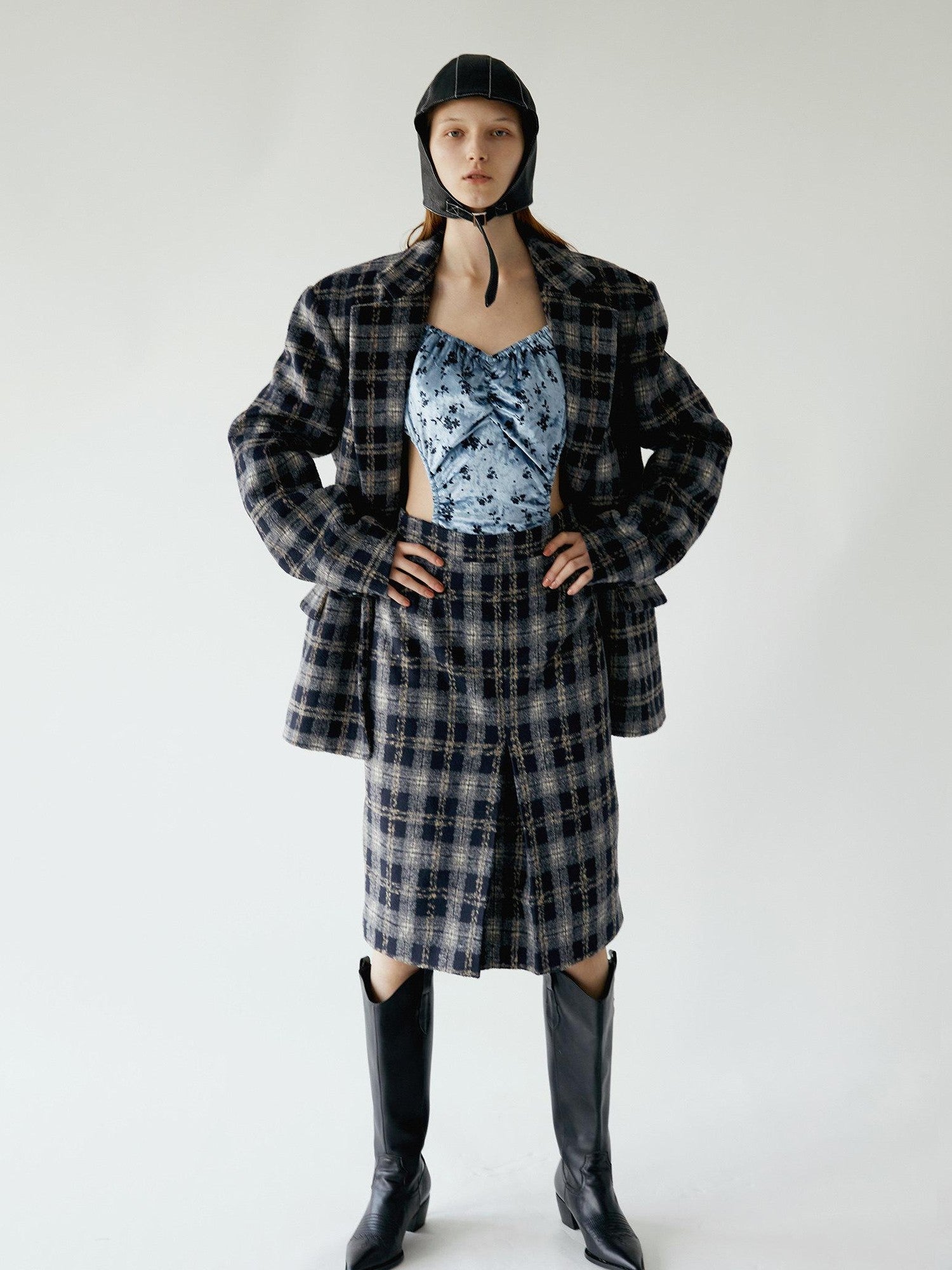 Delivery Deep Blue Plaid Loose Fit Three Button Women&