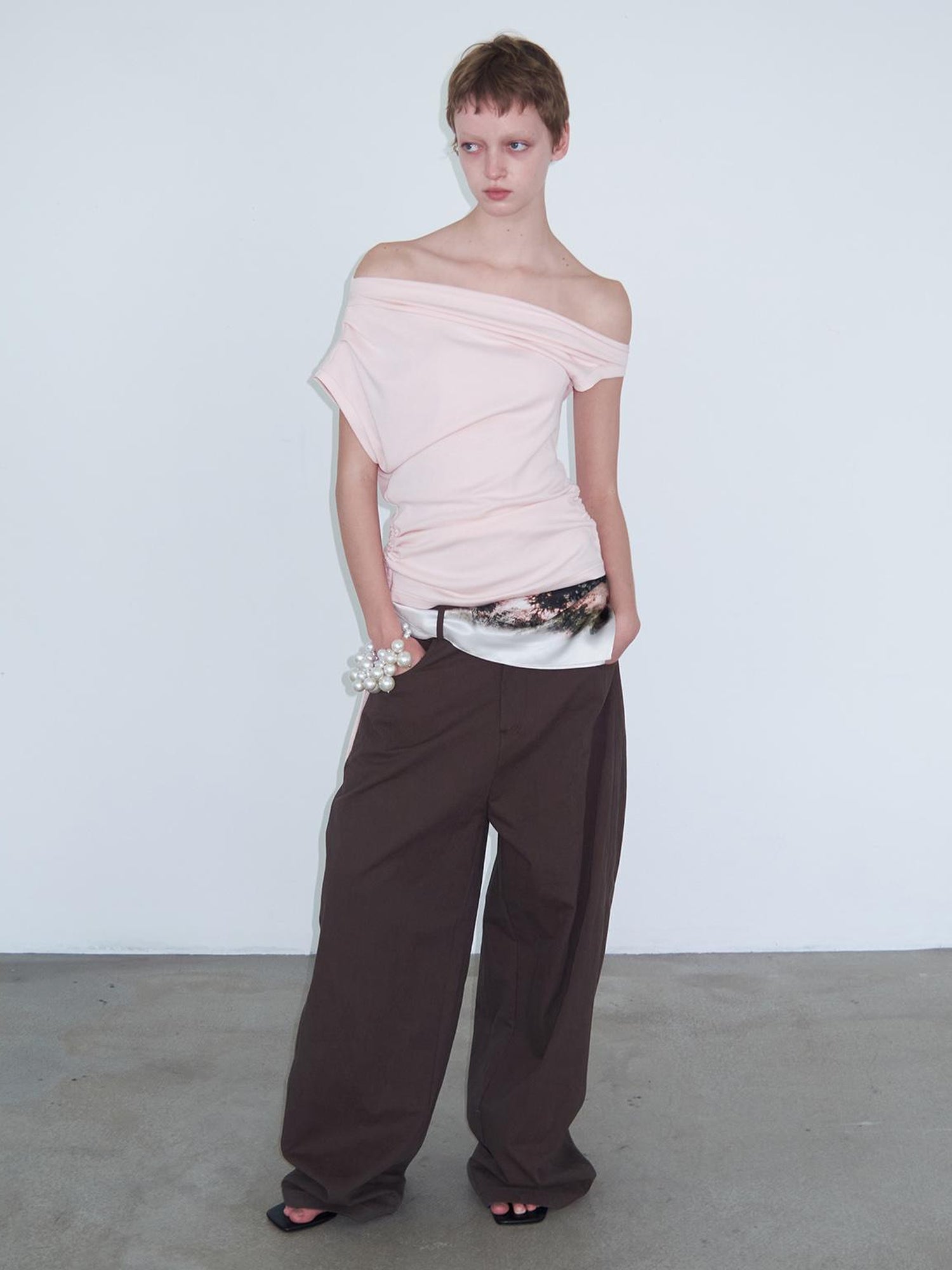 Delivery Delivery Brown Loose Fit Curve Hem Trousers