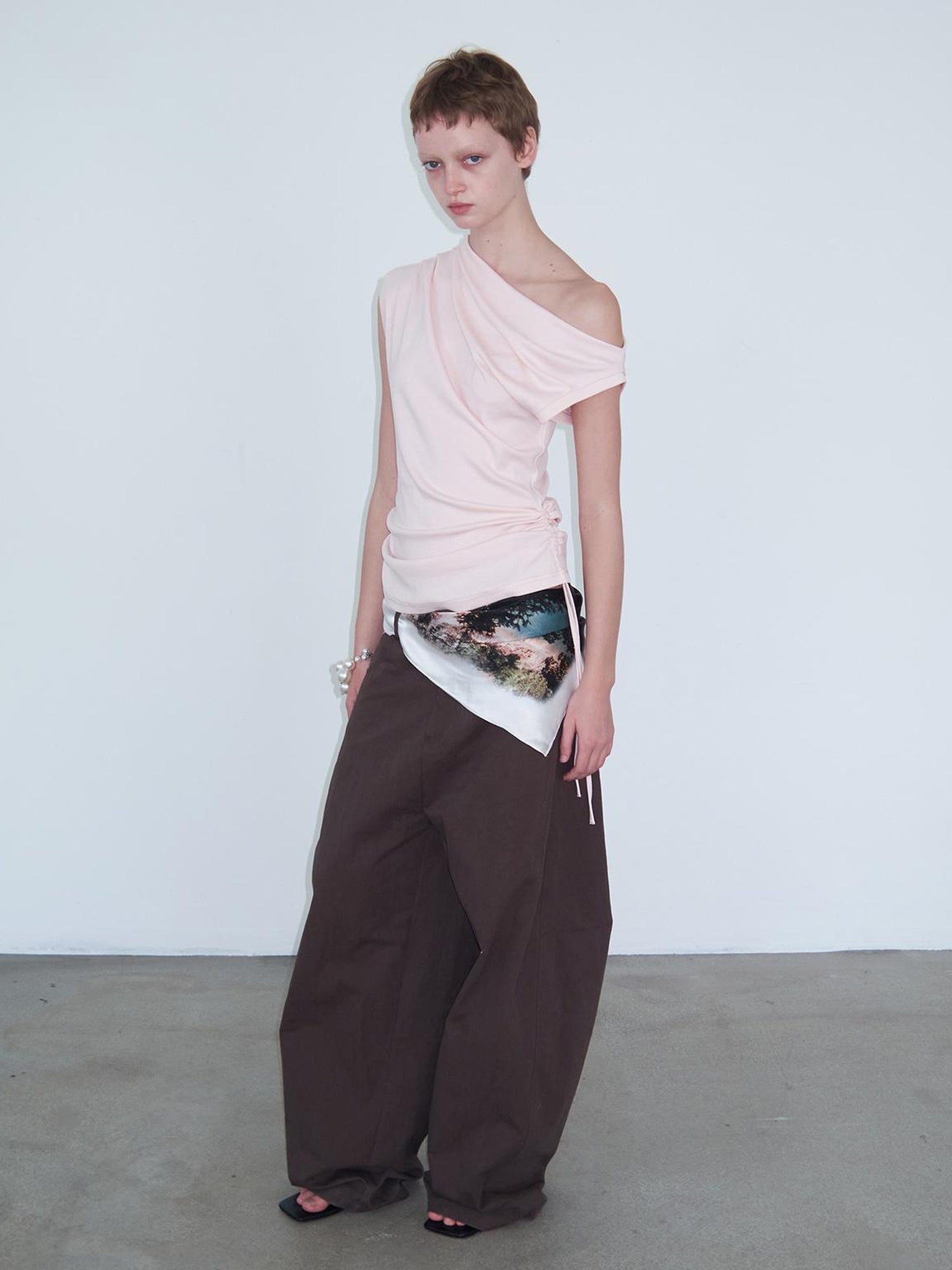 Delivery Delivery Brown Loose Fit Curve Hem Trousers