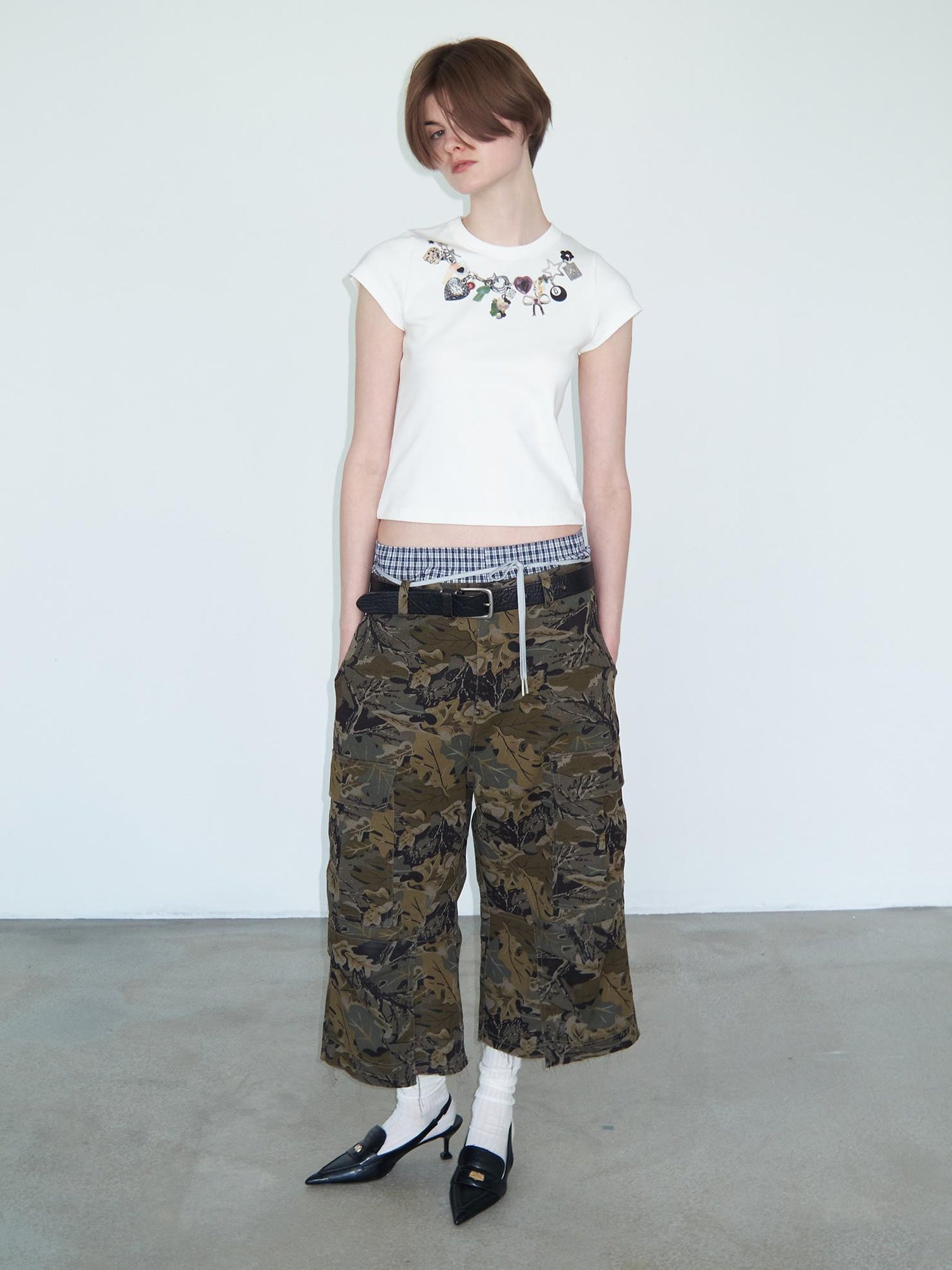 Delivery Delivery Colorful Beaded Necklace Print T-Shirt