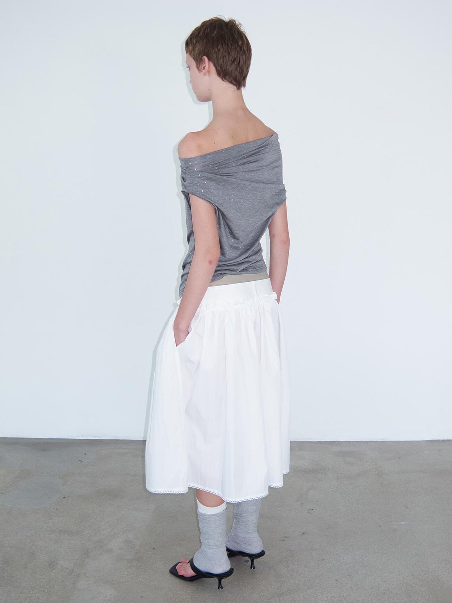 Delivery Delivery Gray Crystal Foil Print Layered Lyocell Top With Floral Mini Skirt And Tie Wrap Midi Dress