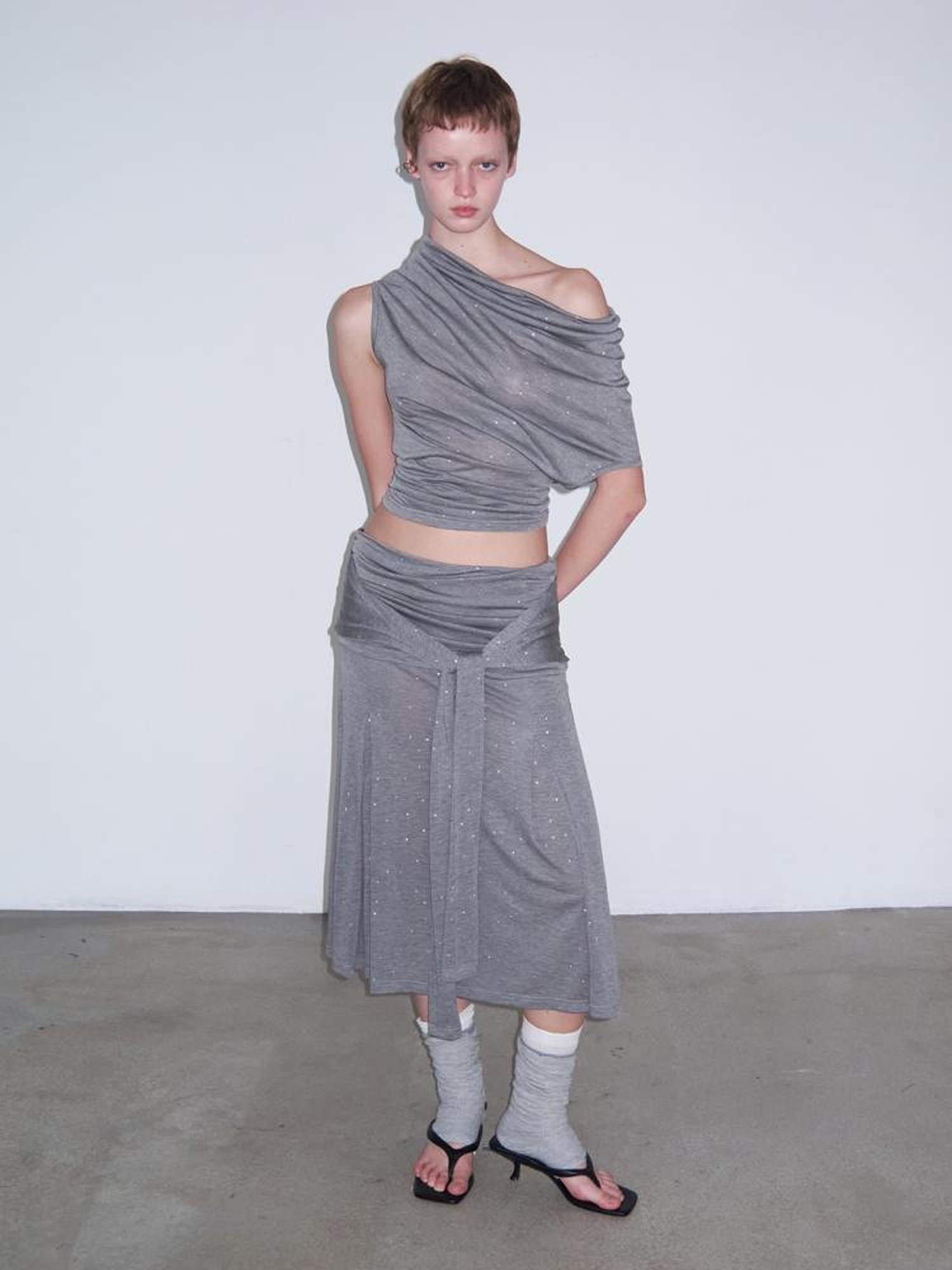 Delivery Delivery Gray Crystal Foil Print Layered Lyocell Top With Floral Mini Skirt And Tie Wrap Midi Dress