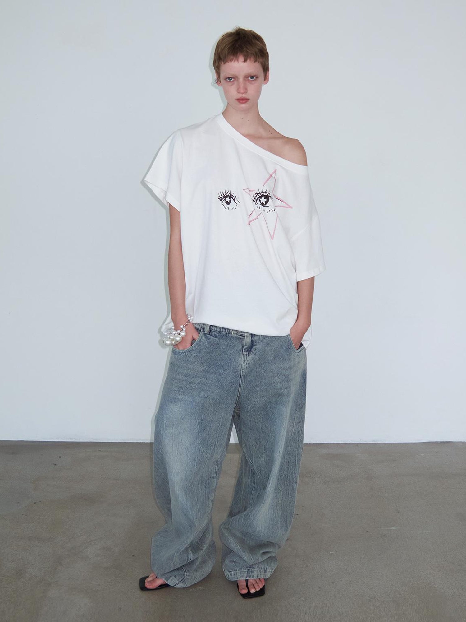 Delivery Distressed Light Wash Relaxed Mid Low Rise Jeans