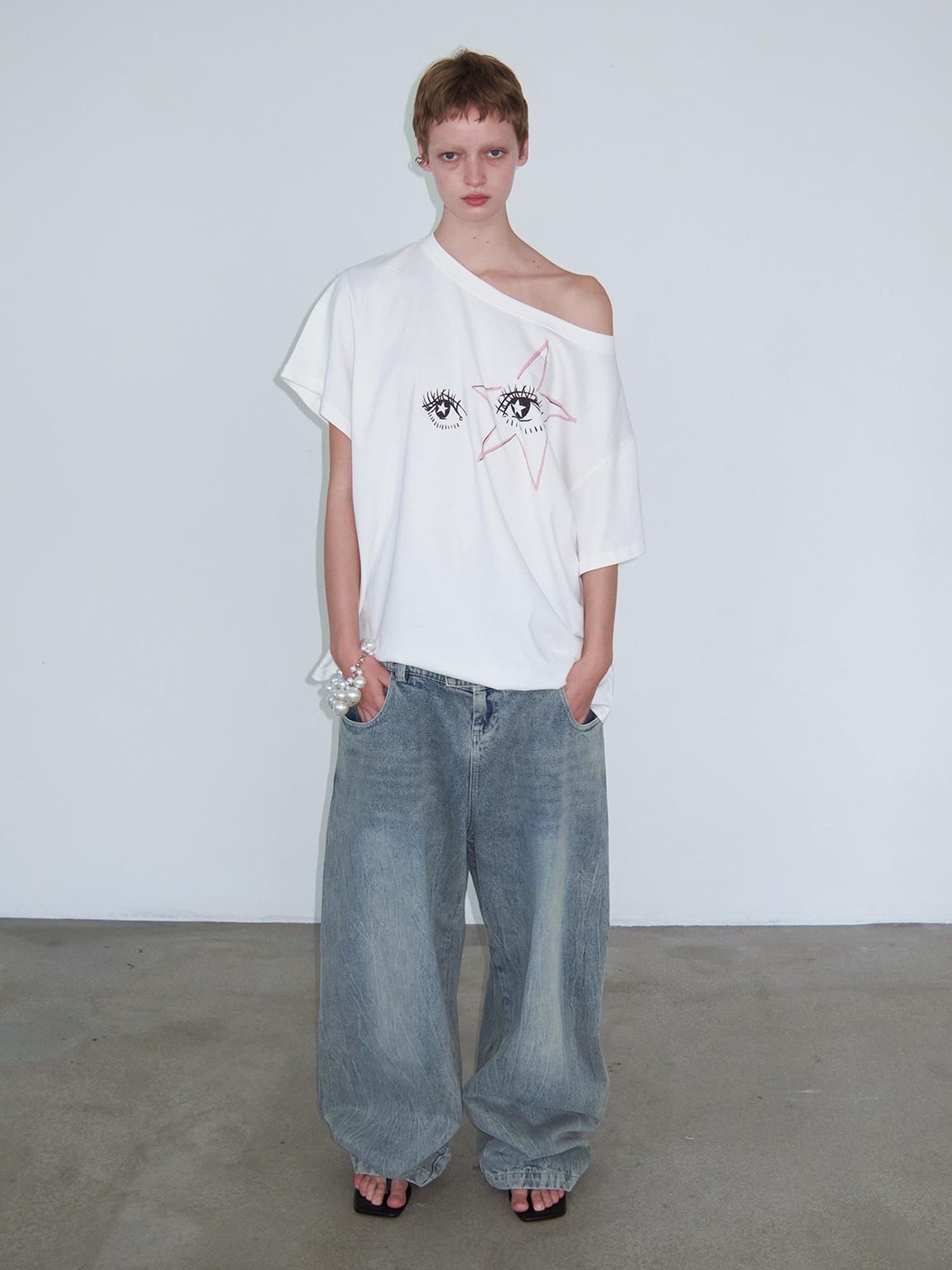 Delivery Distressed Light Wash Relaxed Mid Low Rise Jeans