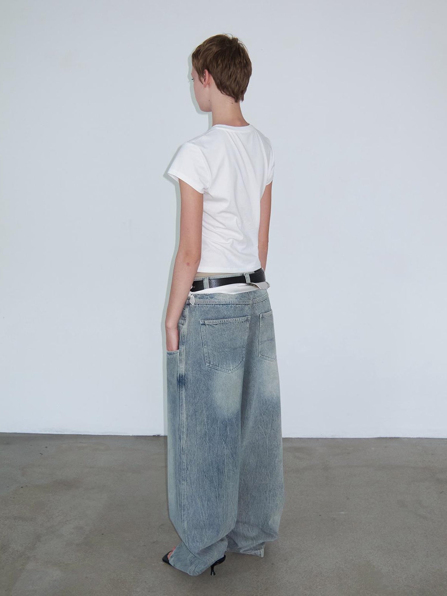 Delivery Distressed Light Wash Relaxed Mid Low Rise Jeans