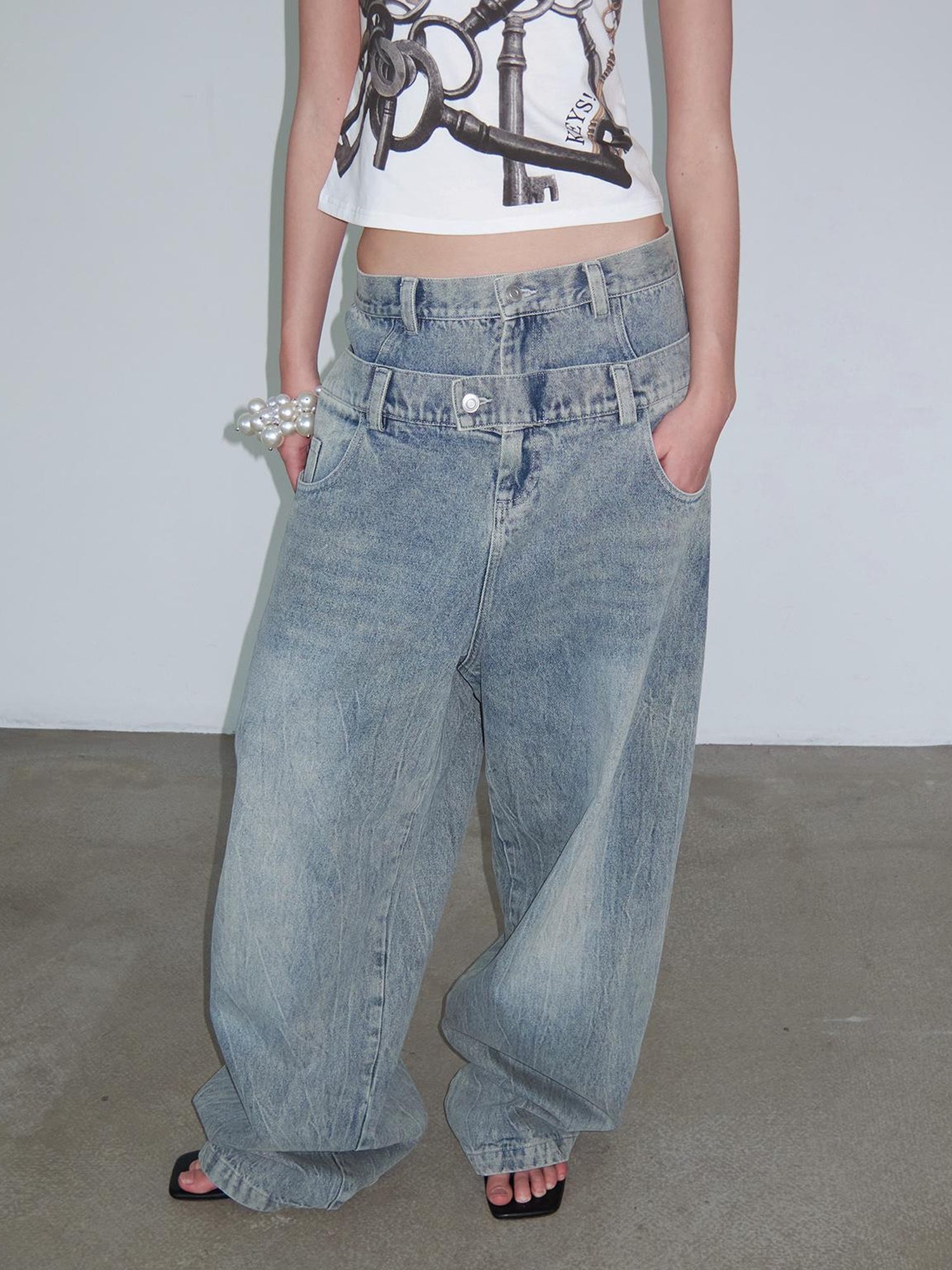 Delivery Distressed Light Wash Relaxed Mid Low Rise Jeans