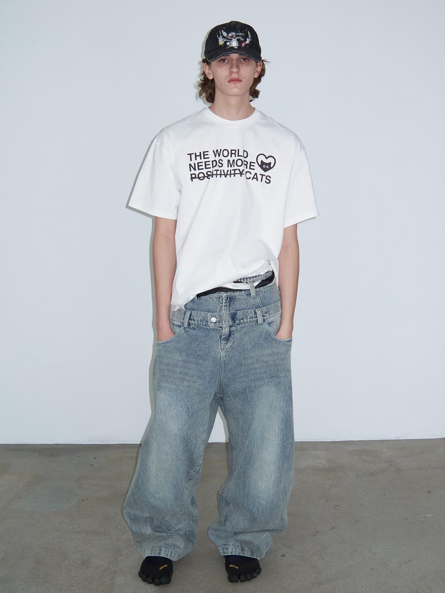 Delivery Distressed Light Wash Relaxed Mid Low Rise Jeans