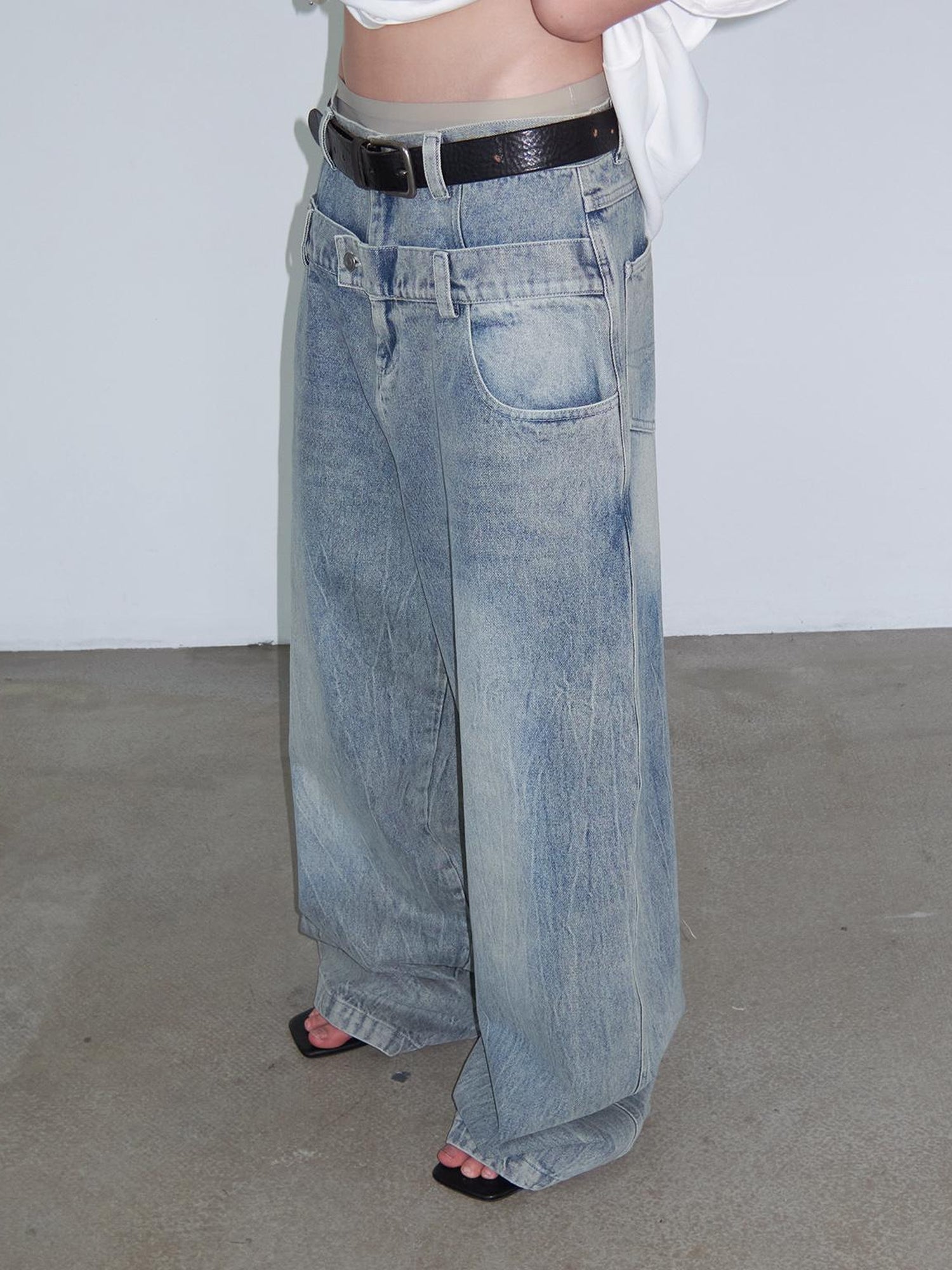 Delivery Distressed Light Wash Relaxed Mid Low Rise Jeans