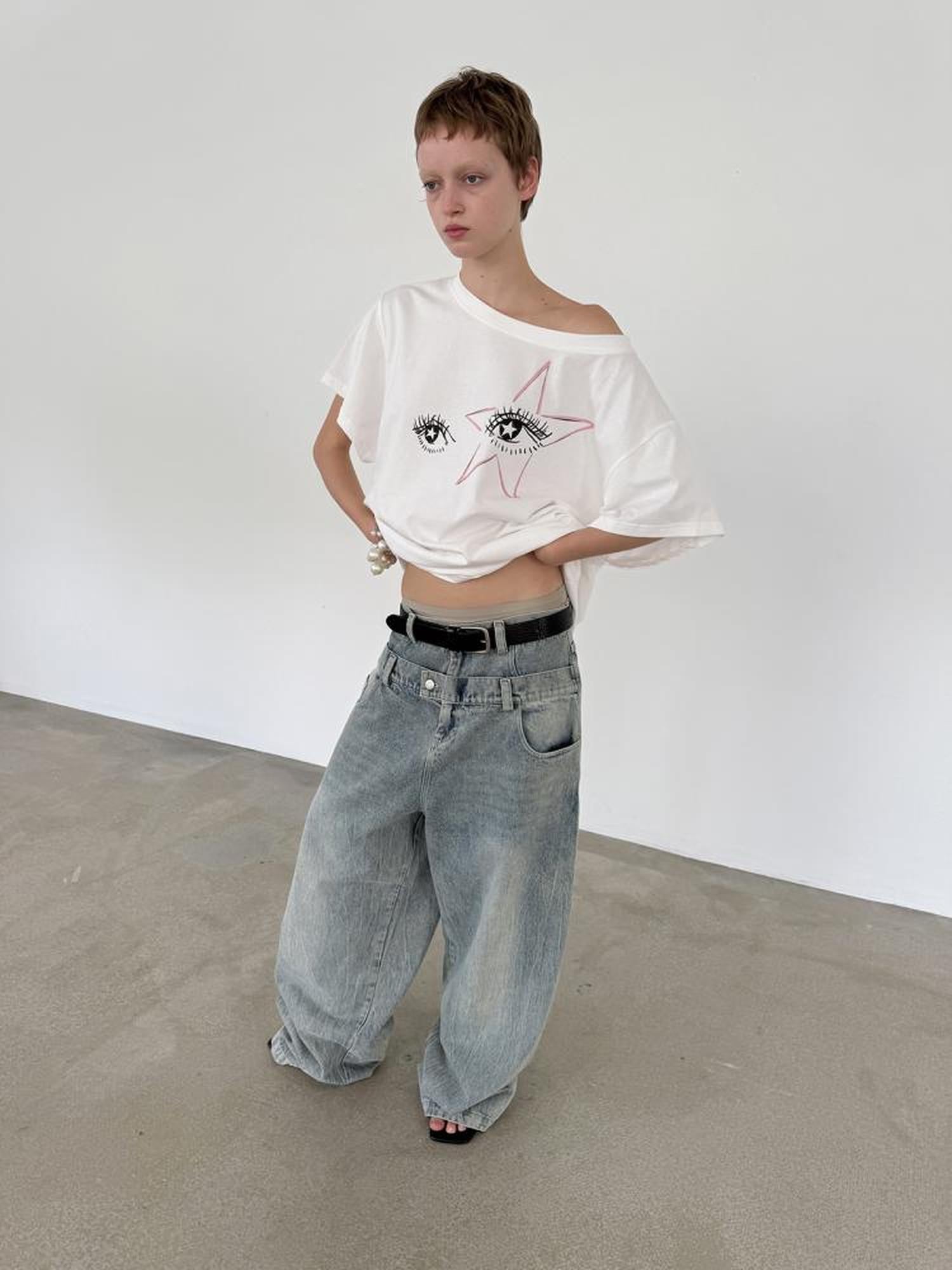 Delivery Distressed Light Wash Relaxed Mid Low Rise Jeans