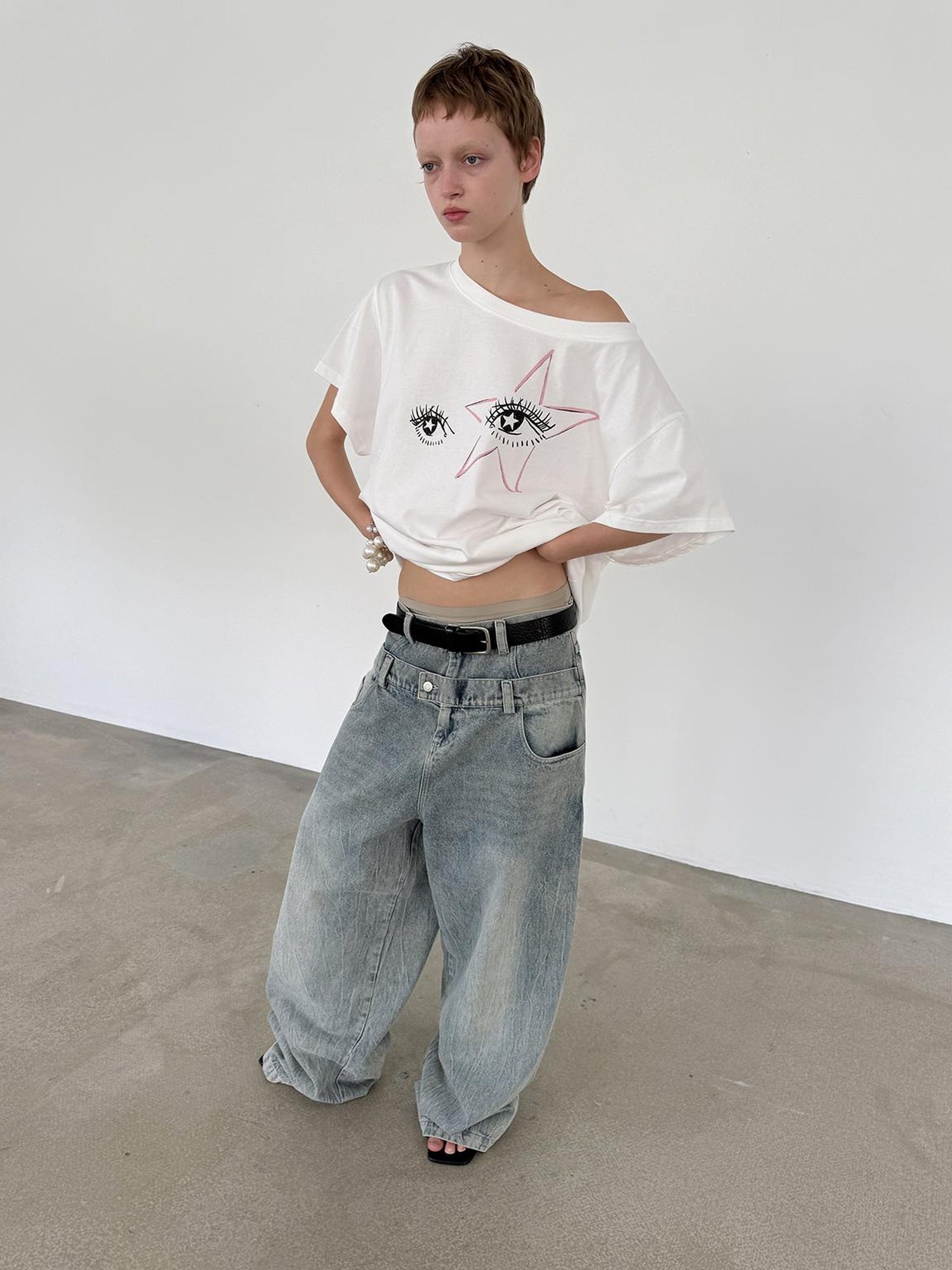 Delivery Distressed Light Wash Relaxed Mid Low Rise Jeans