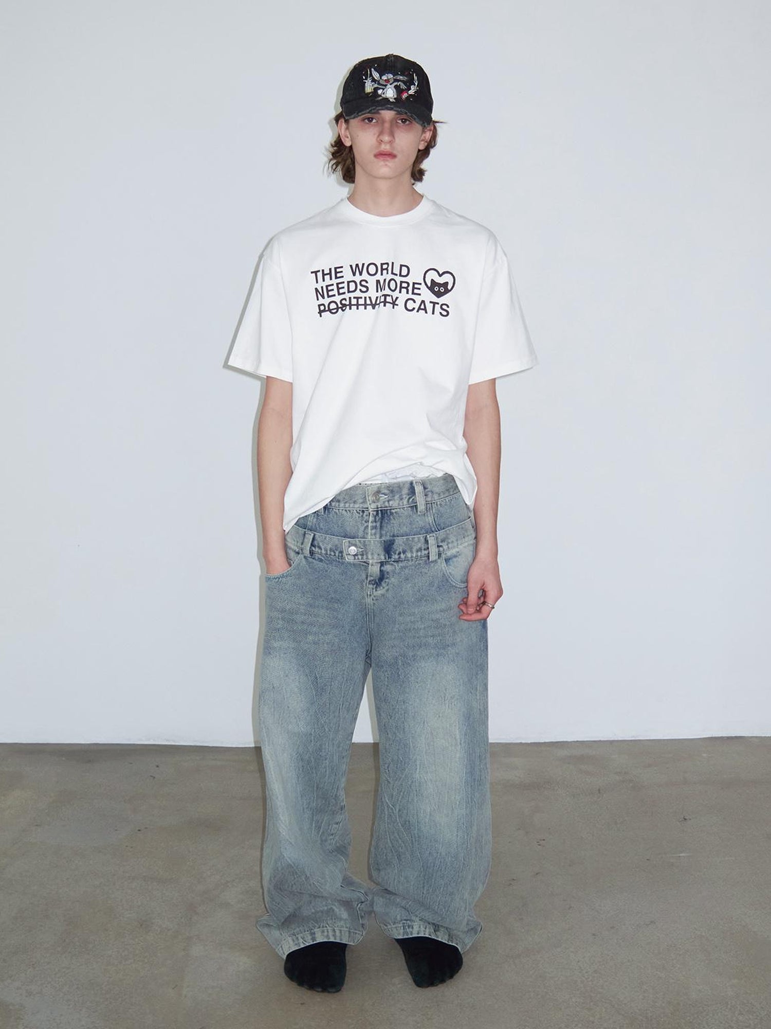 Delivery Distressed Light Wash Relaxed Mid Low Rise Jeans