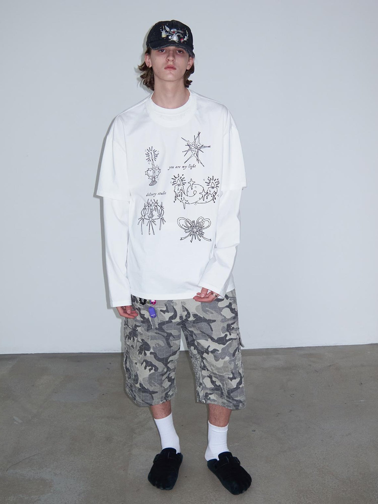 Delivery Graffiti Print Drop Shoulder T-shirt With Double Collar and Sleeve Design