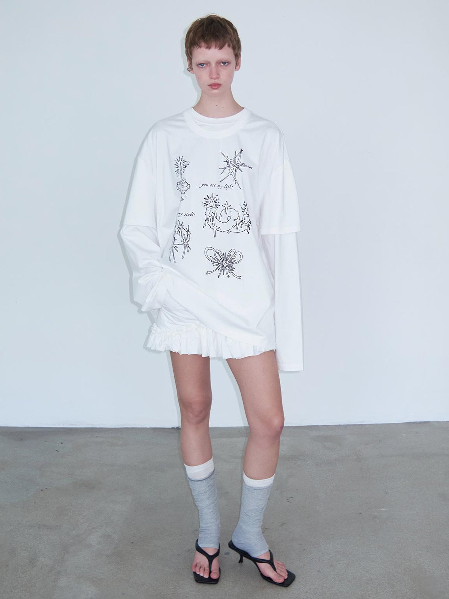 Delivery Graffiti Print Drop Shoulder T-shirt With Double Collar and Sleeve Design