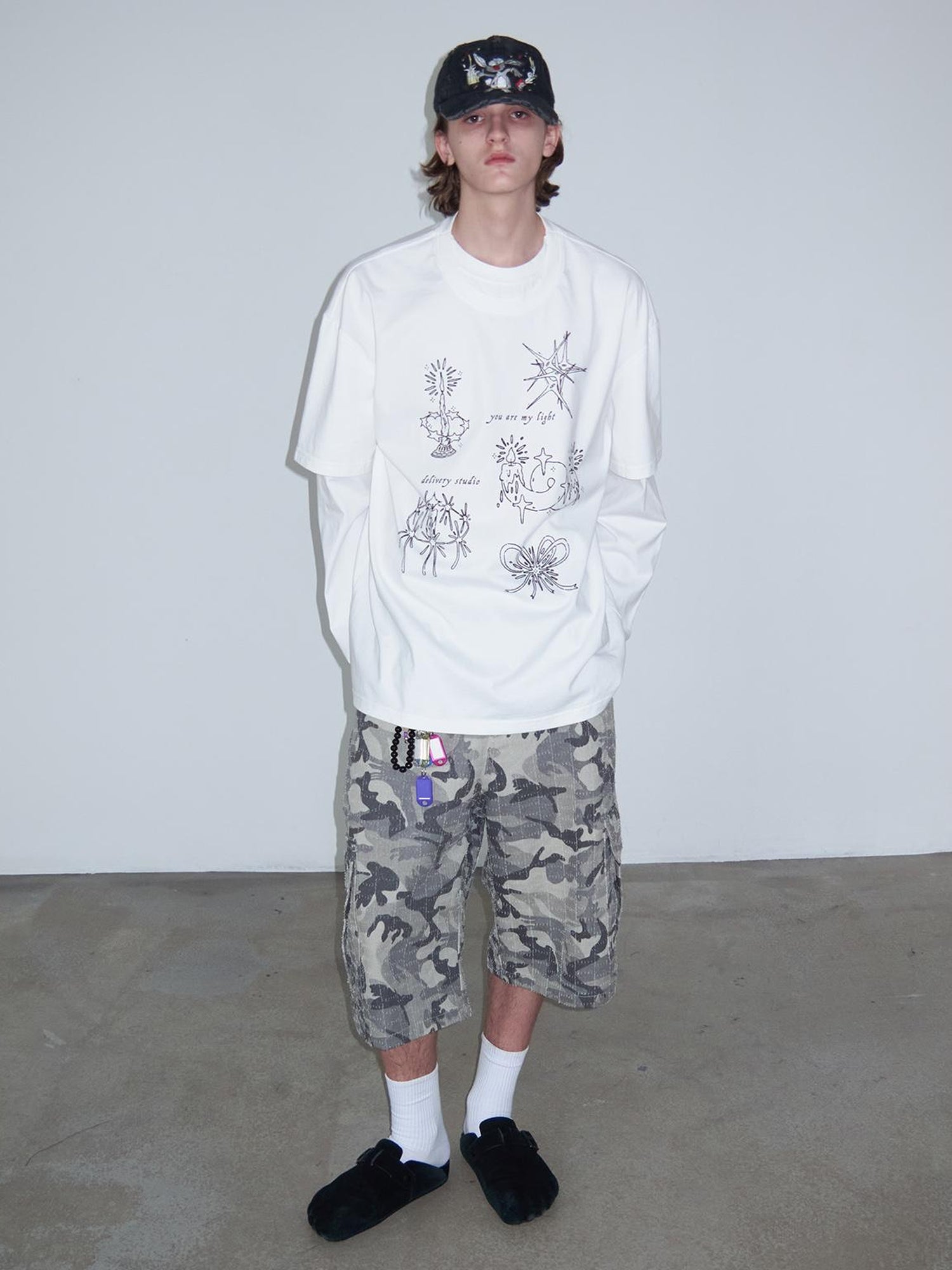 Delivery Graffiti Print Drop Shoulder T-shirt With Double Collar and Sleeve Design
