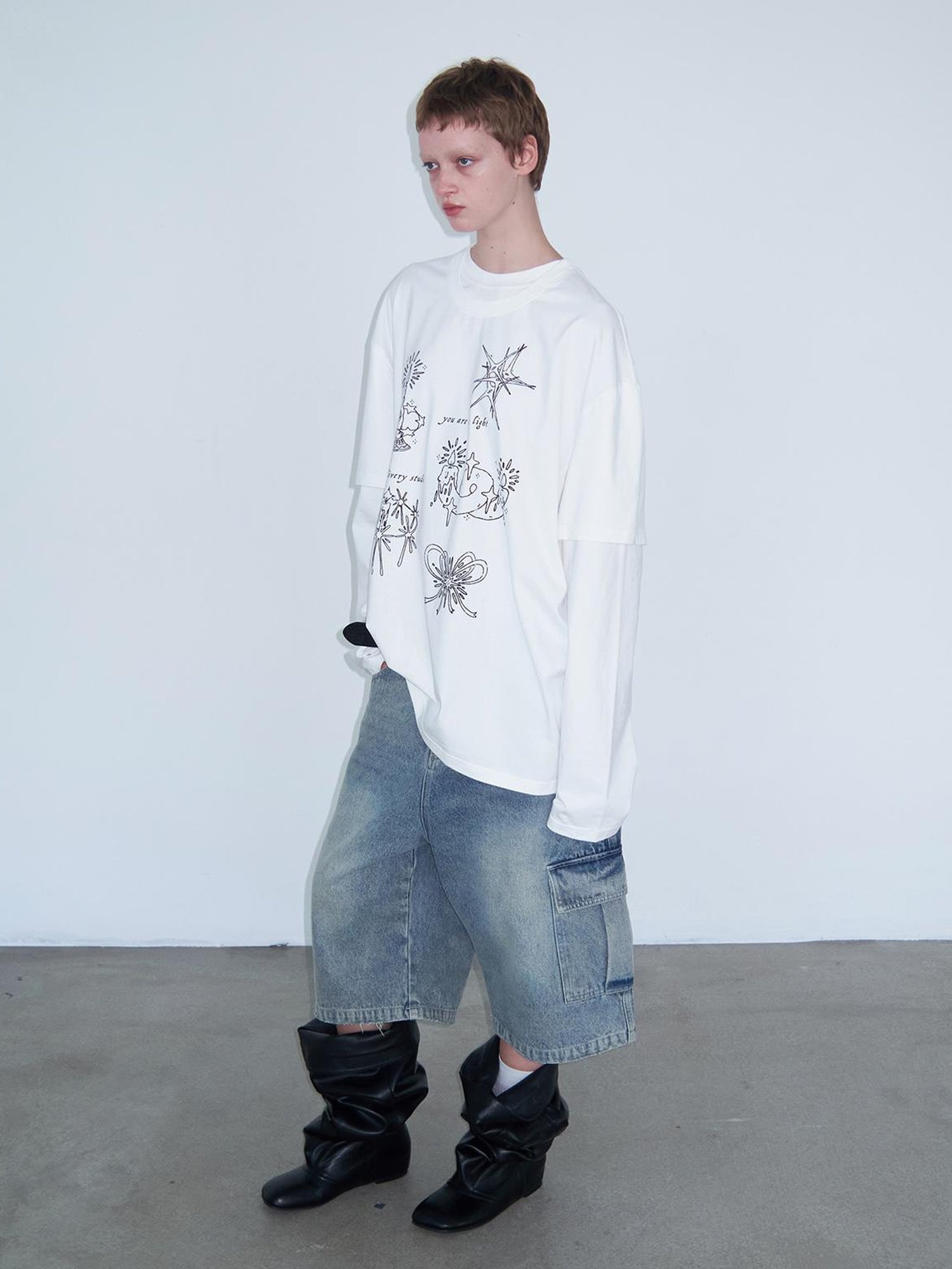 Delivery Graffiti Print Drop Shoulder T-shirt With Double Collar and Sleeve Design