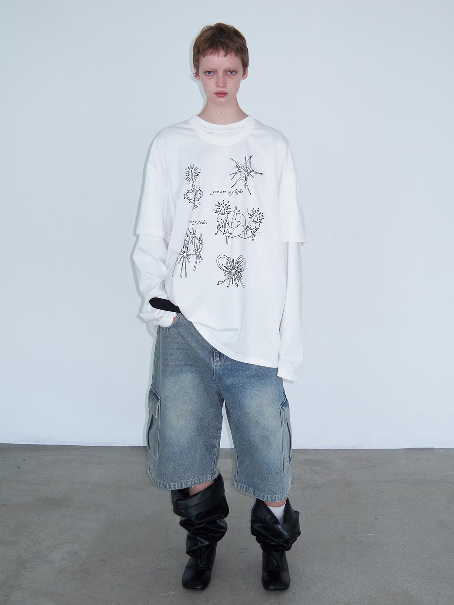 Delivery Graffiti Print Drop Shoulder T-shirt With Double Collar and Sleeve Design