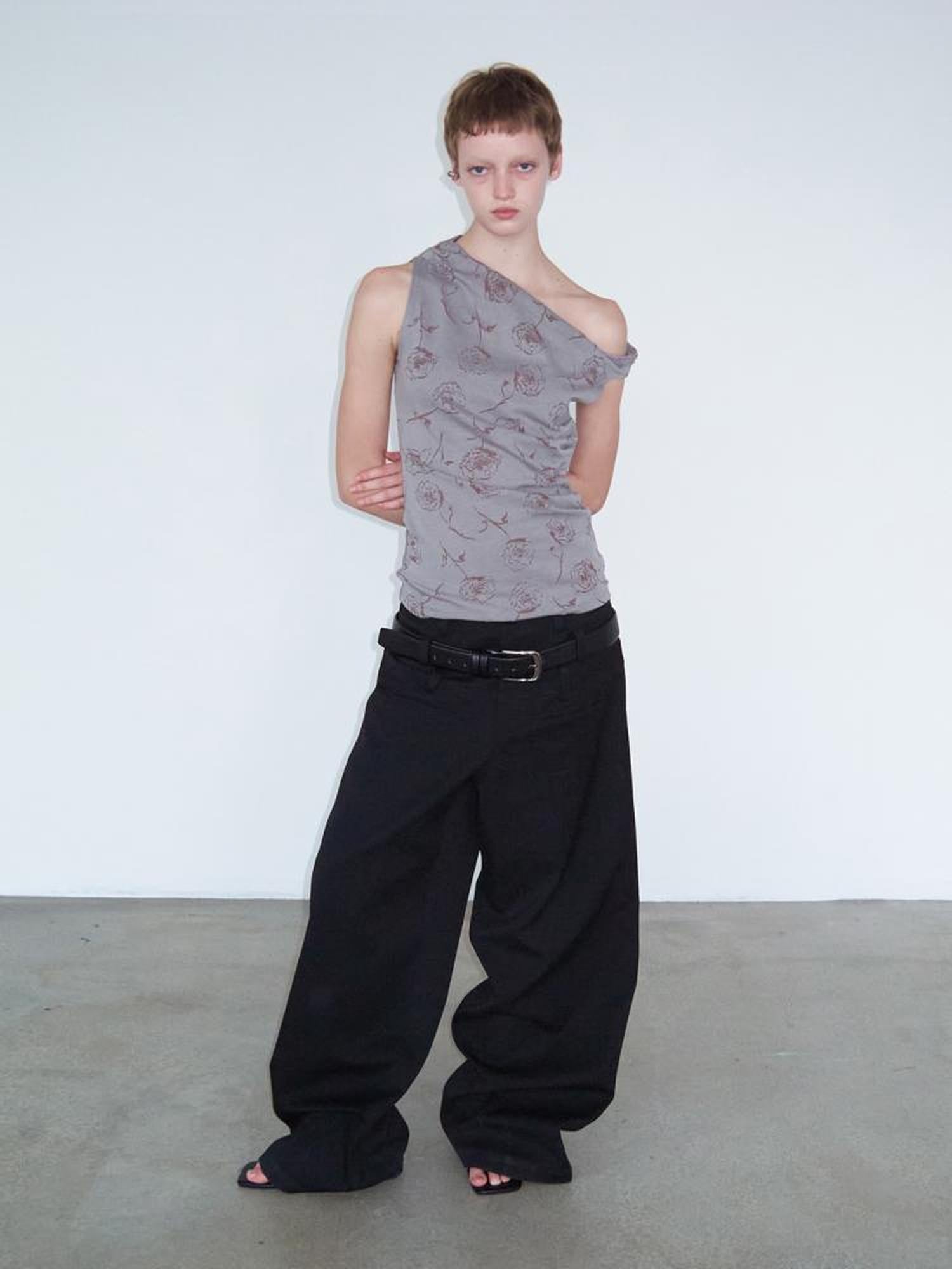 Delivery Off Shoulder Rose Jacquard T-shirt Cropped Top