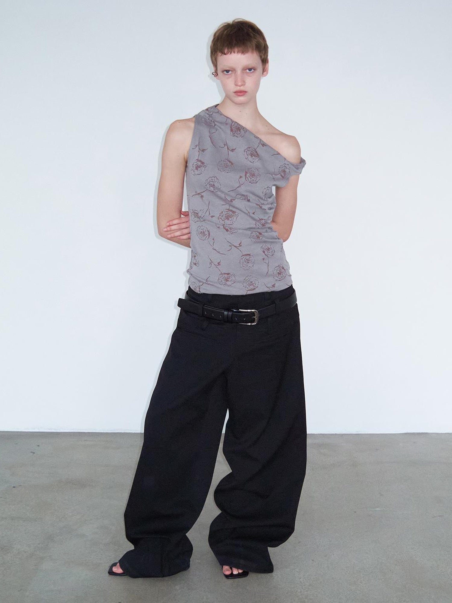 Delivery Off Shoulder Rose Jacquard T-shirt Cropped Top