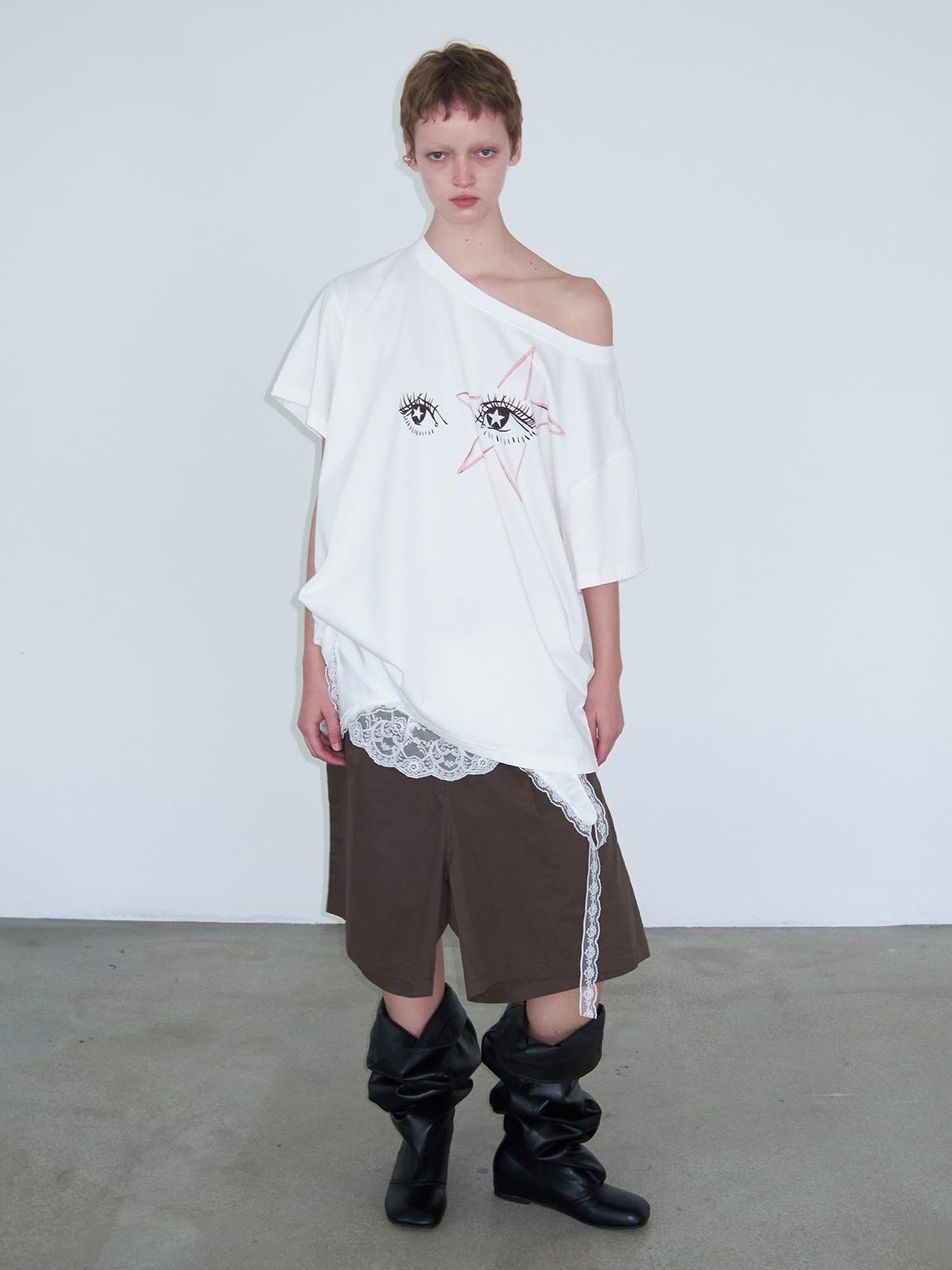 Delivery Oversized Drop Shoulder White T-shirt With Starry Eye Print